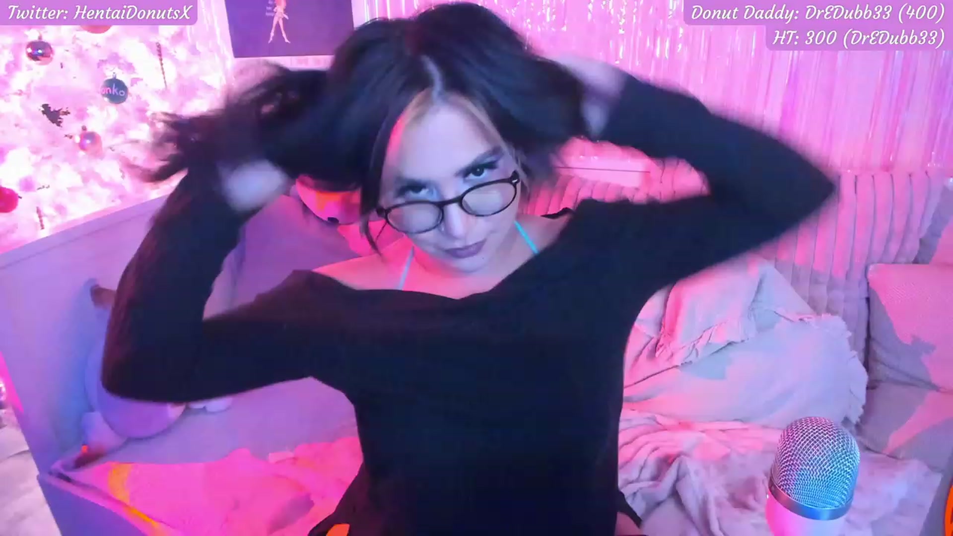Gallery image thumbnail from HentaiDonuts's myfreecams stream on, 12/22/2022, 06:30 image 17 of 20