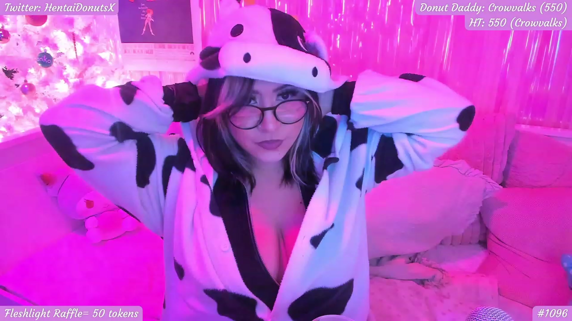 Gallery image thumbnail from HentaiDonuts's myfreecams stream on, 12/27/2022, 04:49 image 8 of 20
