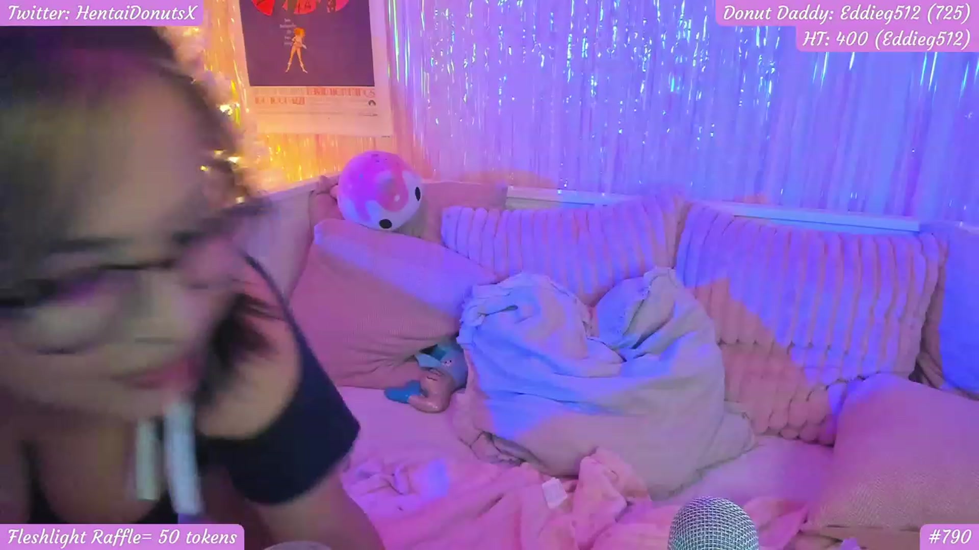 Gallery image thumbnail from HentaiDonuts's myfreecams stream on, 12/31/2022, 08:34 image 20 of 20