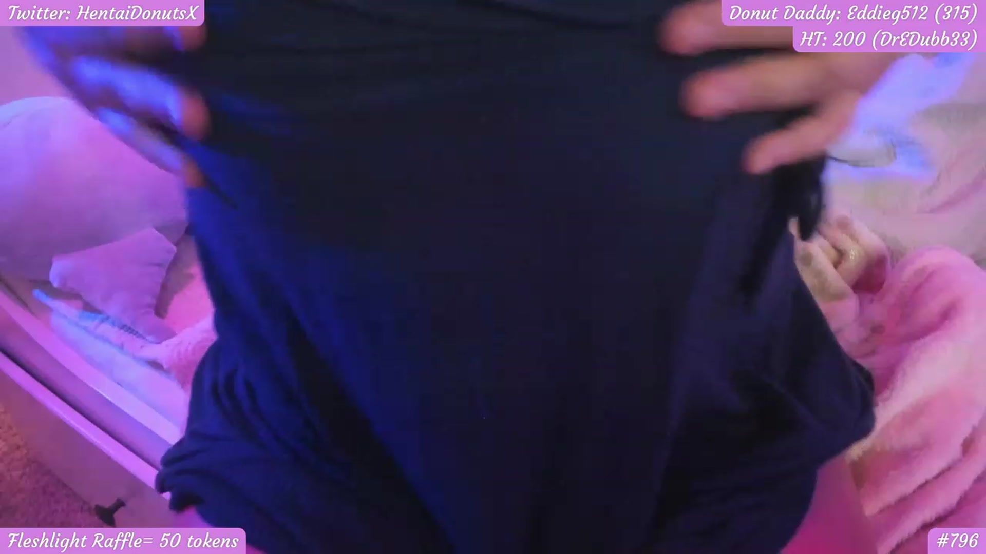 Gallery image thumbnail from HentaiDonuts's myfreecams stream on, 12/31/2022, 08:34 image 17 of 20