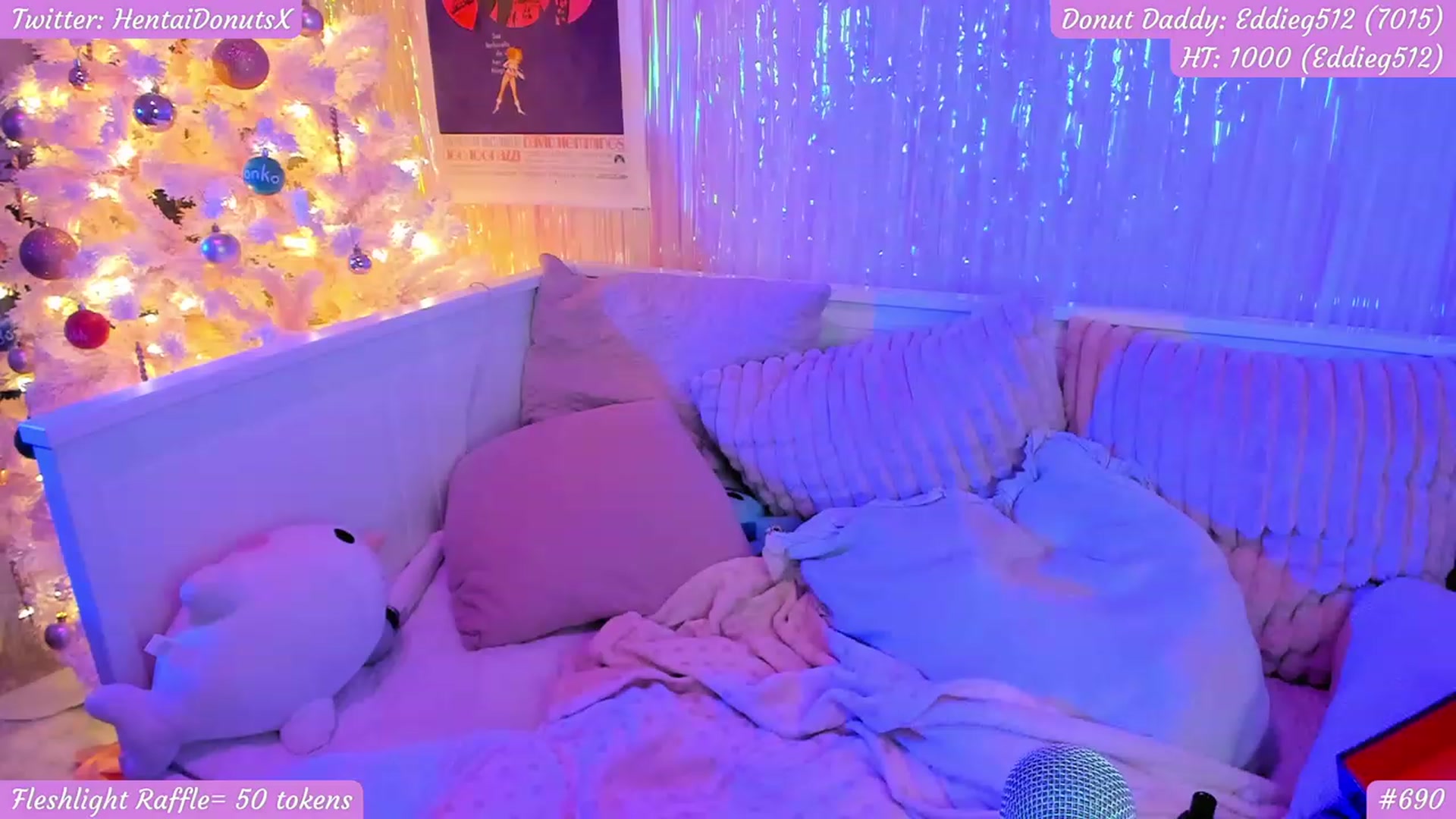Gallery image thumbnail from HentaiDonuts's myfreecams stream on, 12/31/2022, 10:43 image 18 of 20