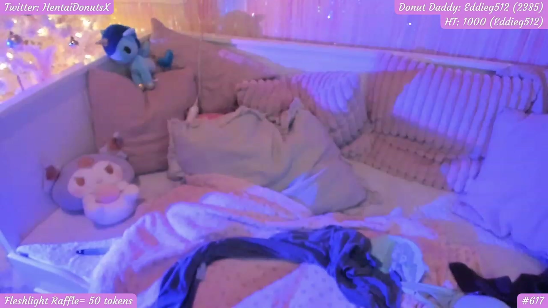Gallery image thumbnail from HentaiDonuts's myfreecams stream on, 01/28/2023, 07:56 image 16 of 20