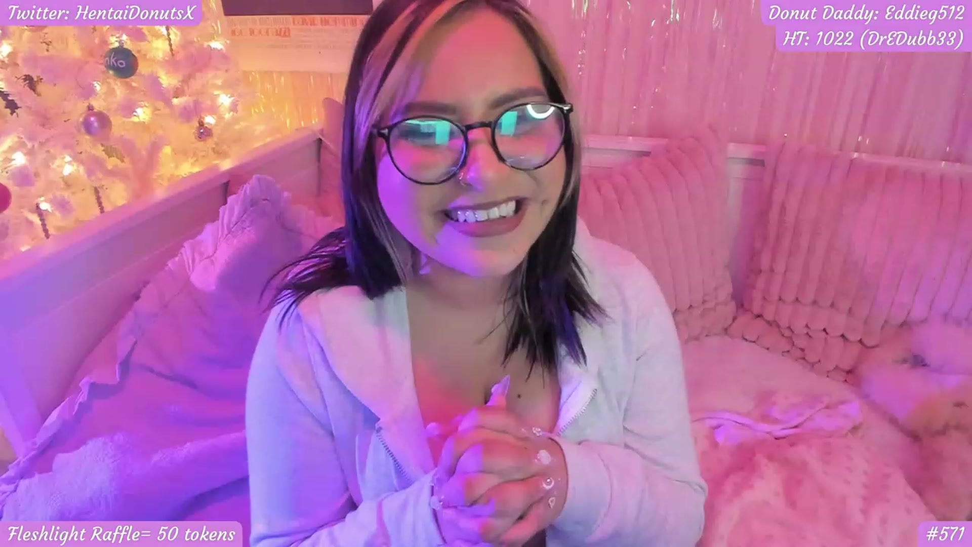 Gallery image thumbnail from HentaiDonuts's myfreecams stream on, 02/01/2023, 08:23 image 12 of 20