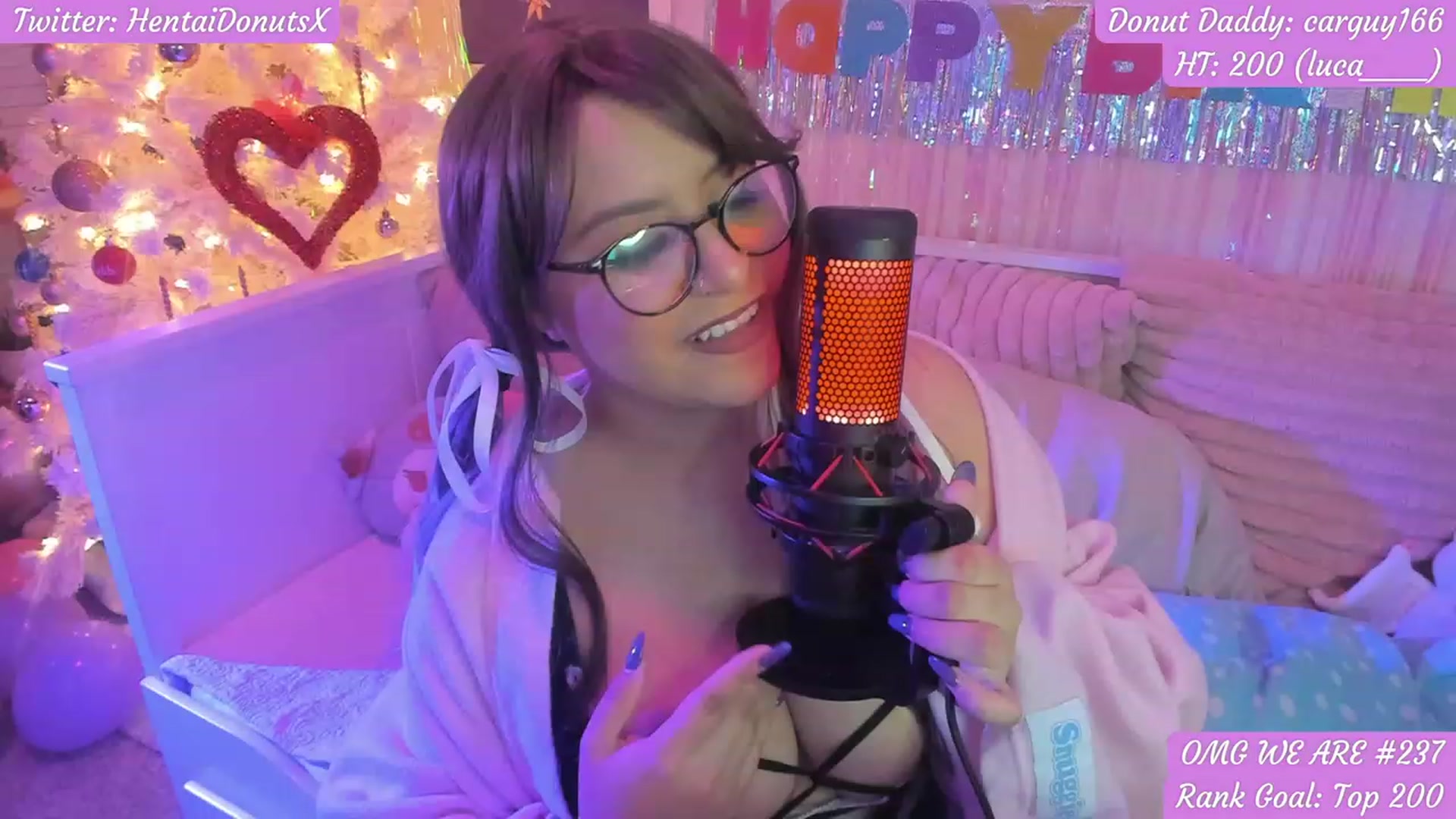 Gallery image thumbnail from HentaiDonuts's myfreecams stream on, 03/31/2023, 05:50 image 17 of 20