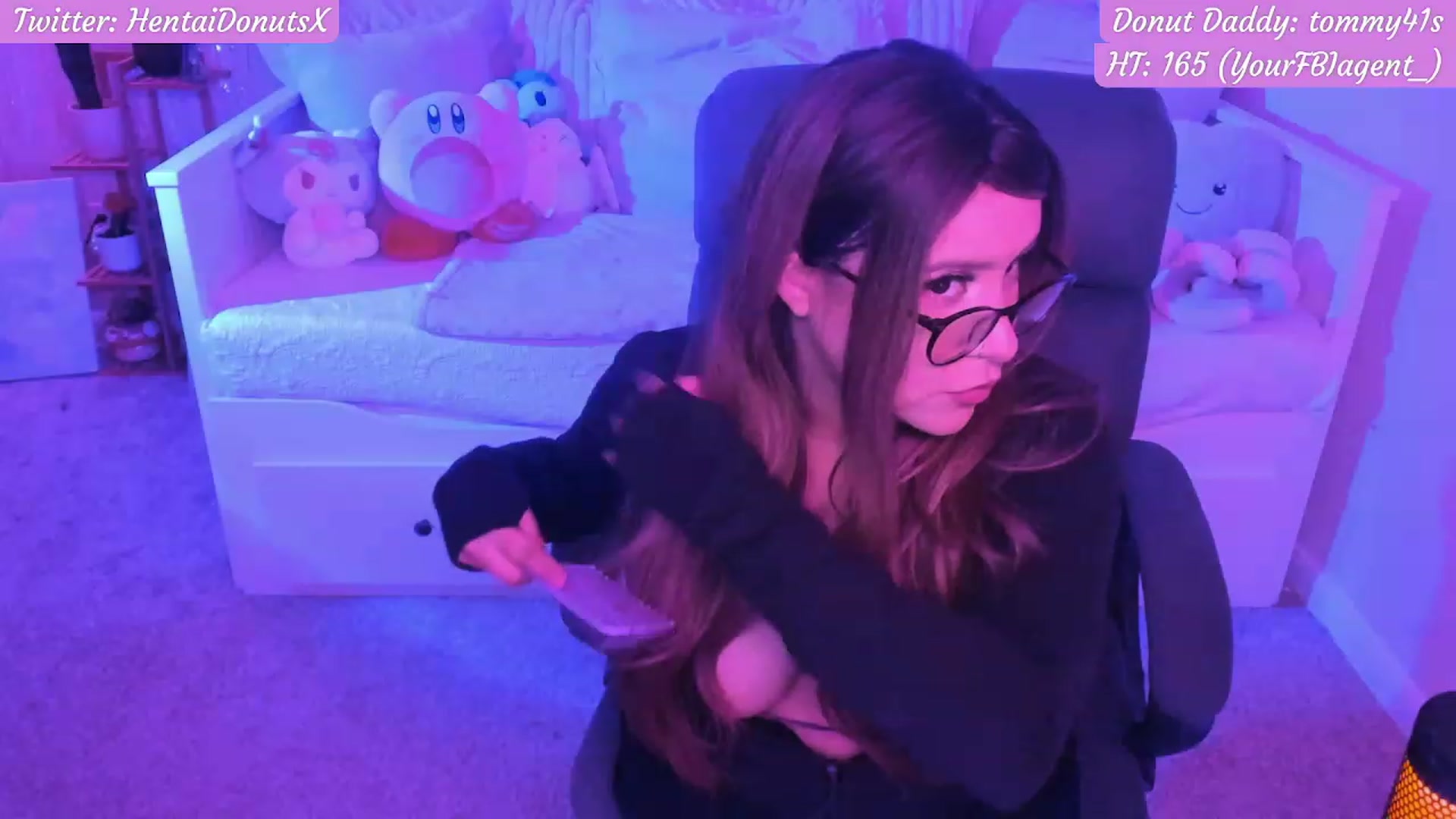 Gallery image thumbnail from HentaiDonuts's myfreecams stream on, 07/13/2023, 05:46 image 13 of 20