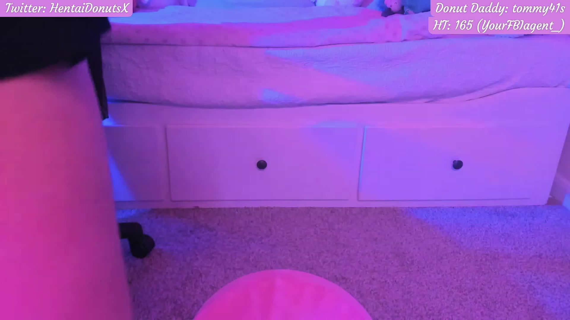 Gallery image thumbnail from HentaiDonuts's myfreecams stream on, 07/13/2023, 05:46 image 10 of 20