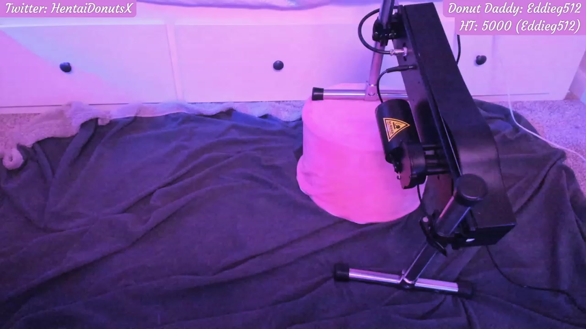 Gallery image thumbnail from HentaiDonuts's myfreecams stream on, 07/16/2023, 06:20 image 18 of 20