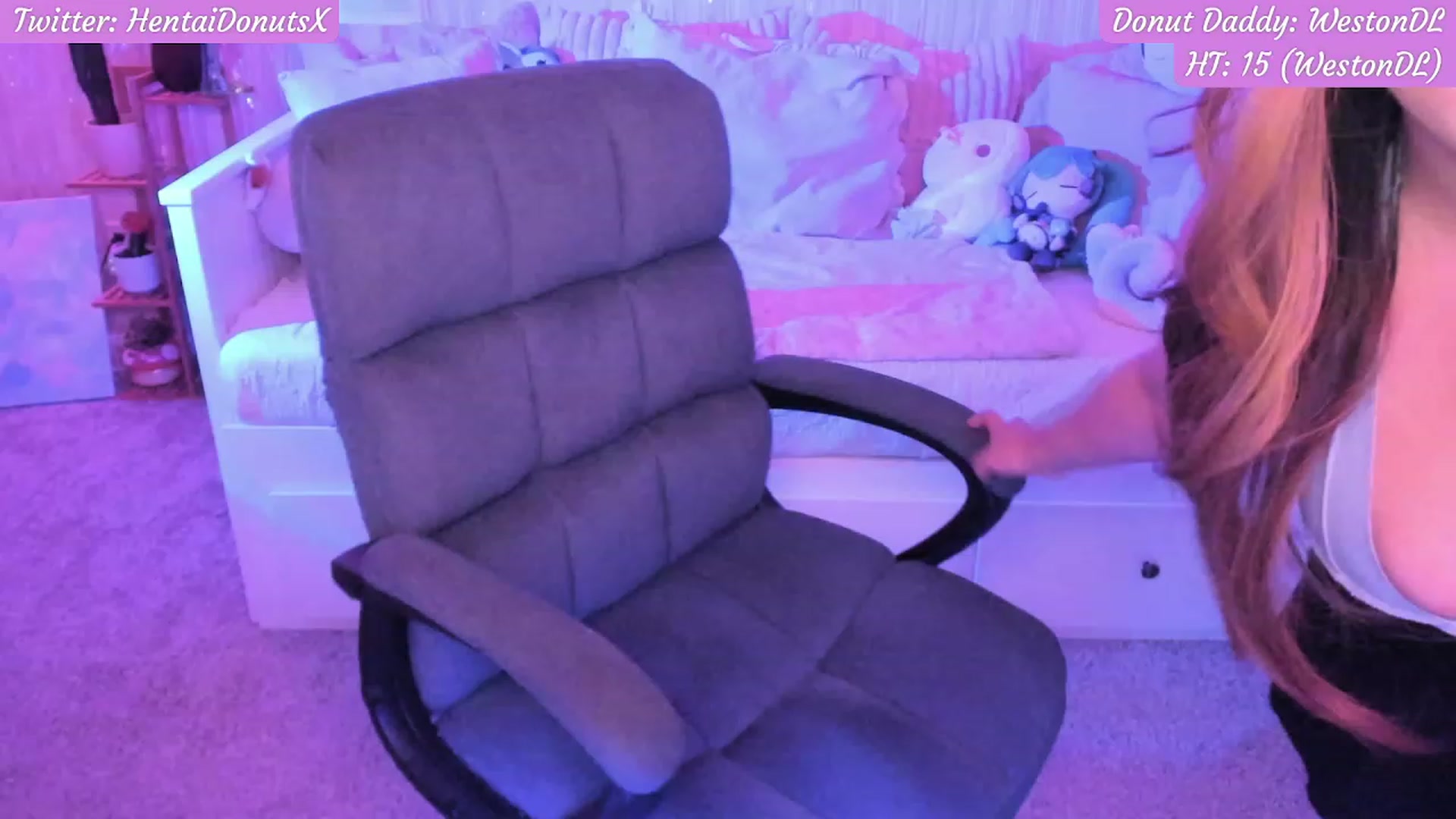 Gallery image thumbnail from HentaiDonuts's myfreecams stream on, 07/25/2023, 03:56 image 6 of 20