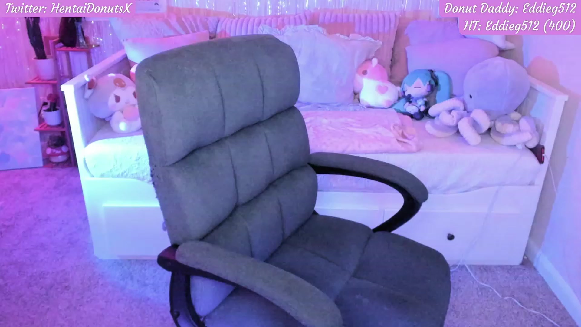 Gallery image thumbnail from HentaiDonuts's myfreecams stream on, 08/14/2023, 04:33 image 3 of 20