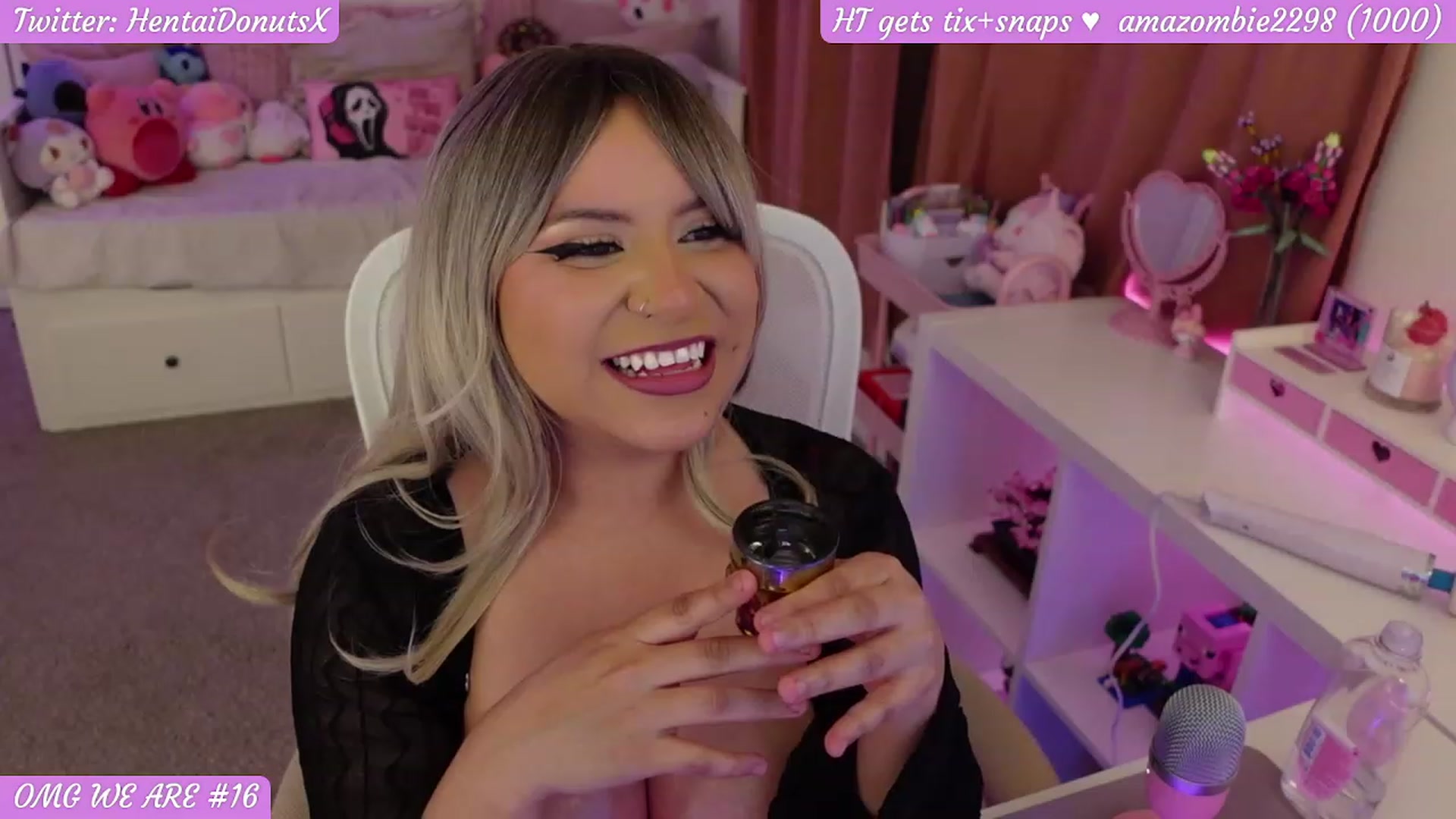 Gallery image thumbnail from HentaiDonuts's myfreecams stream on, 03/03/2024, 07:54 image 10 of 20