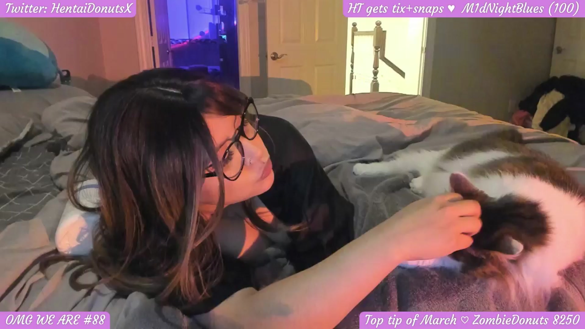 Gallery image thumbnail from HentaiDonuts's myfreecams stream on, 03/28/2024, 07:55 image 20 of 20