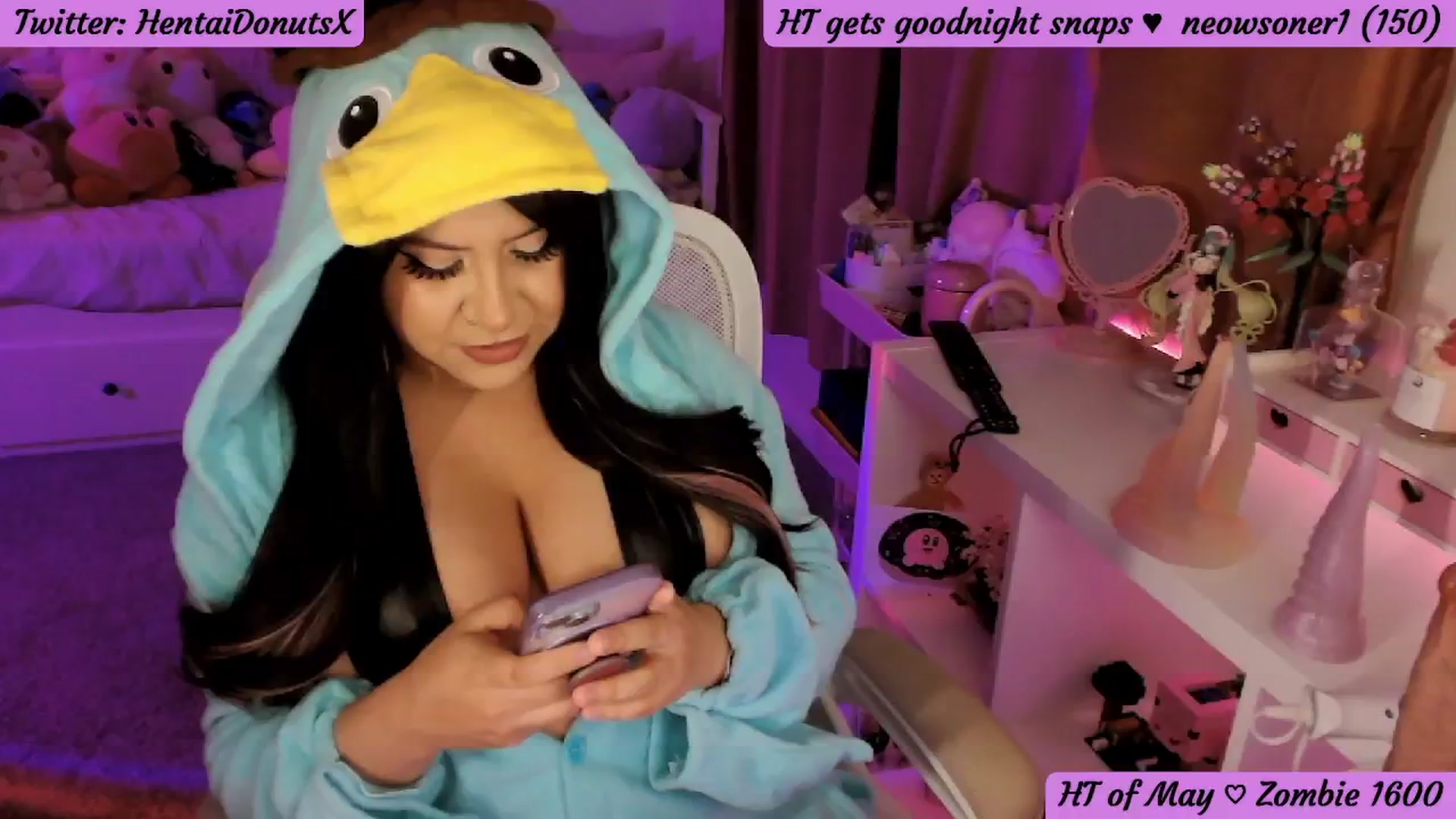 Gallery image thumbnail from HentaiDonuts's myfreecams stream on, 05/14/2024, 07:33 image 14 of 20