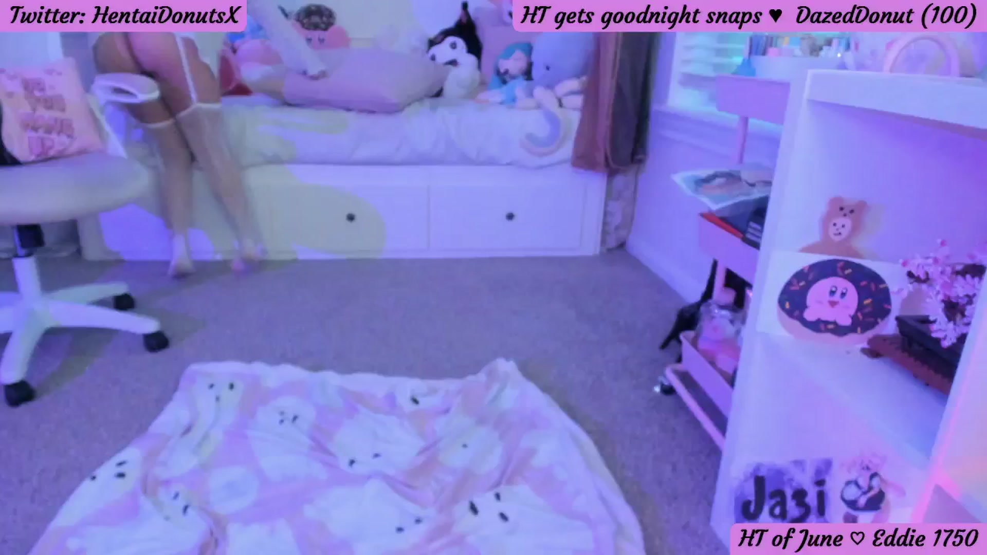 Gallery image thumbnail from HentaiDonuts's myfreecams stream on, 06/28/2024, 24:19 image 14 of 20
