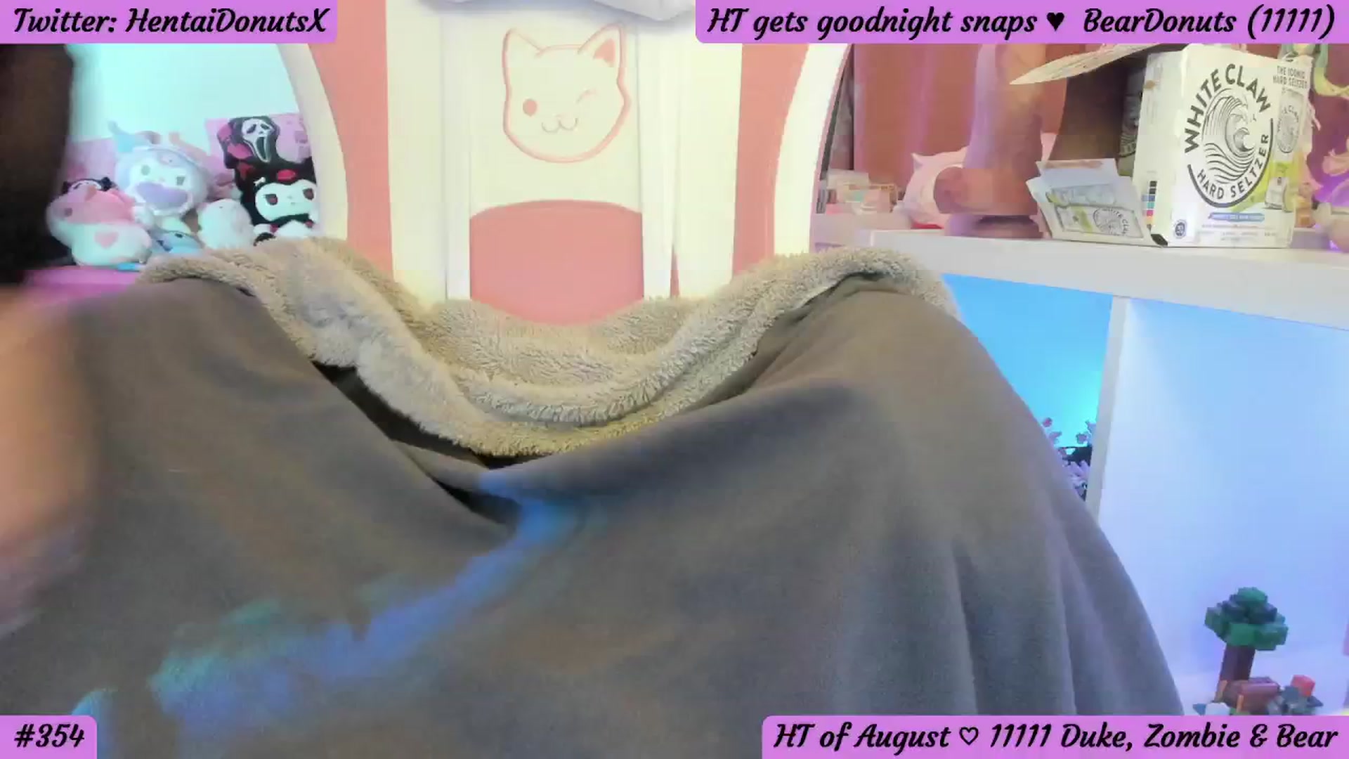 Gallery image thumbnail from HentaiDonuts's myfreecams stream on, 08/20/2024, 07:13 image 13 of 20