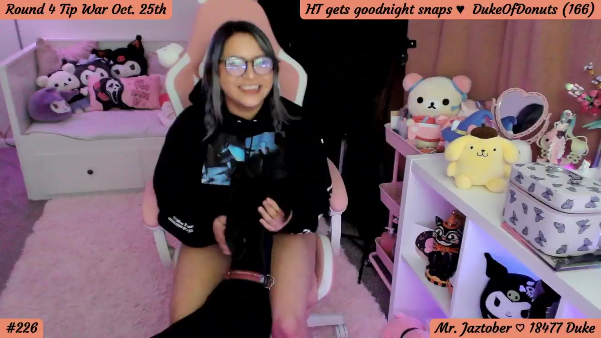 Gallery image thumbnail from HentaiDonuts's myfreecams stream on, 10/25/2024, 06:50 image 12 of 20