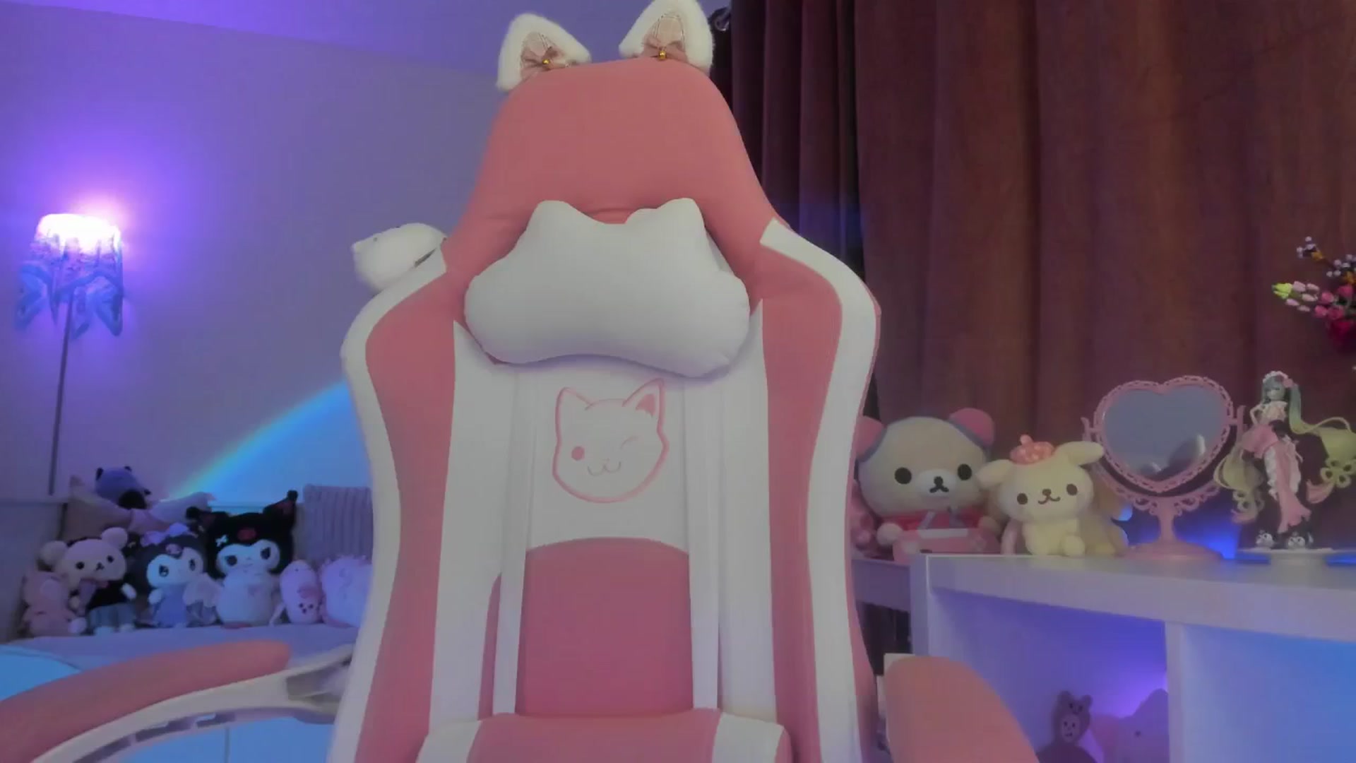 Gallery image thumbnail from HentaiDonuts's myfreecams stream on, 11/19/2024, 08:27 image 9 of 20