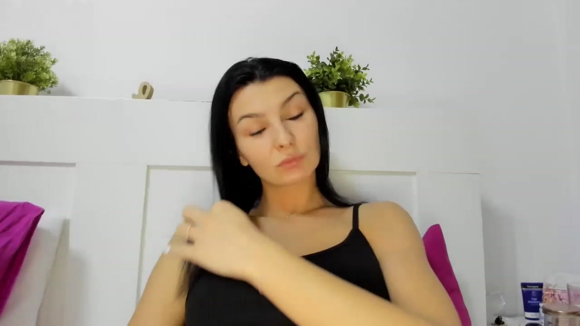 Gallery image thumbnail from HeraWild's myfreecams stream on, 01/10/2023, 12:23 image 6 of 20