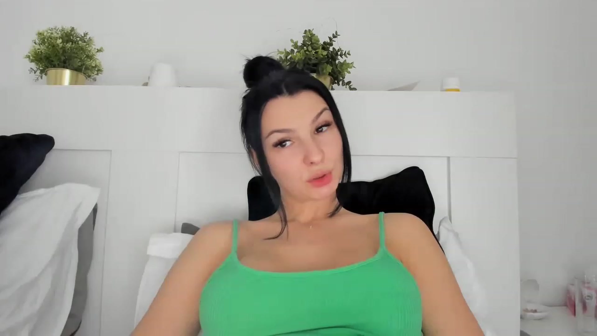 Gallery image thumbnail from HeraWild's myfreecams stream on, 03/13/2023, 13:48 image 10 of 20