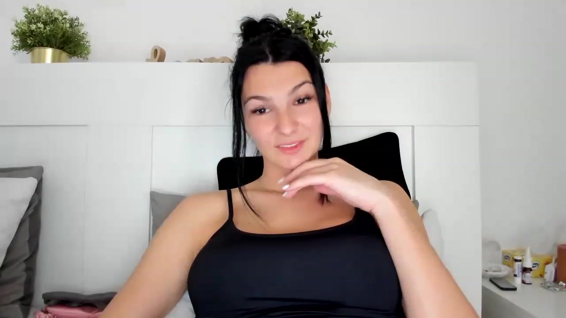 Gallery image thumbnail from HeraWild's myfreecams stream on, 05/03/2023, 12:11 image 3 of 20