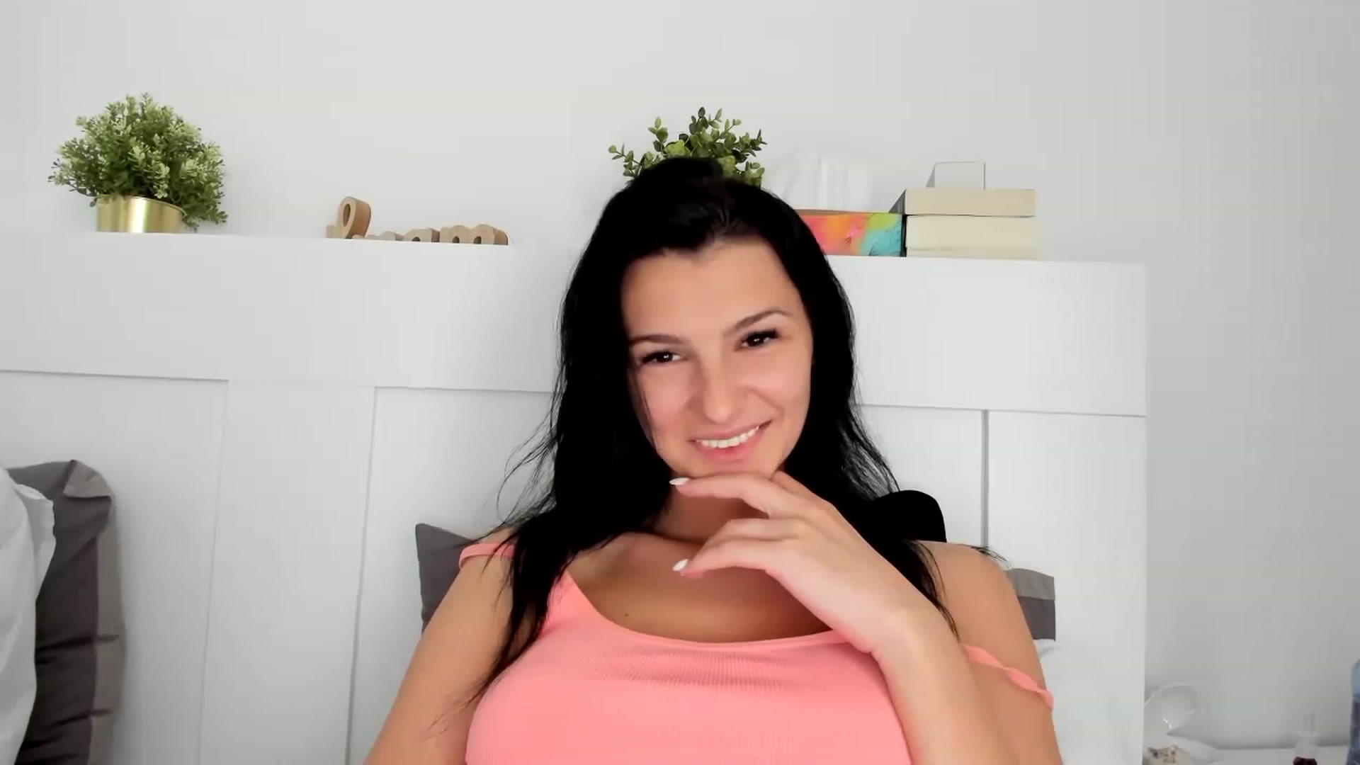 Gallery image thumbnail from HeraWild's myfreecams stream on, 05/15/2023, 13:37 image 4 of 20