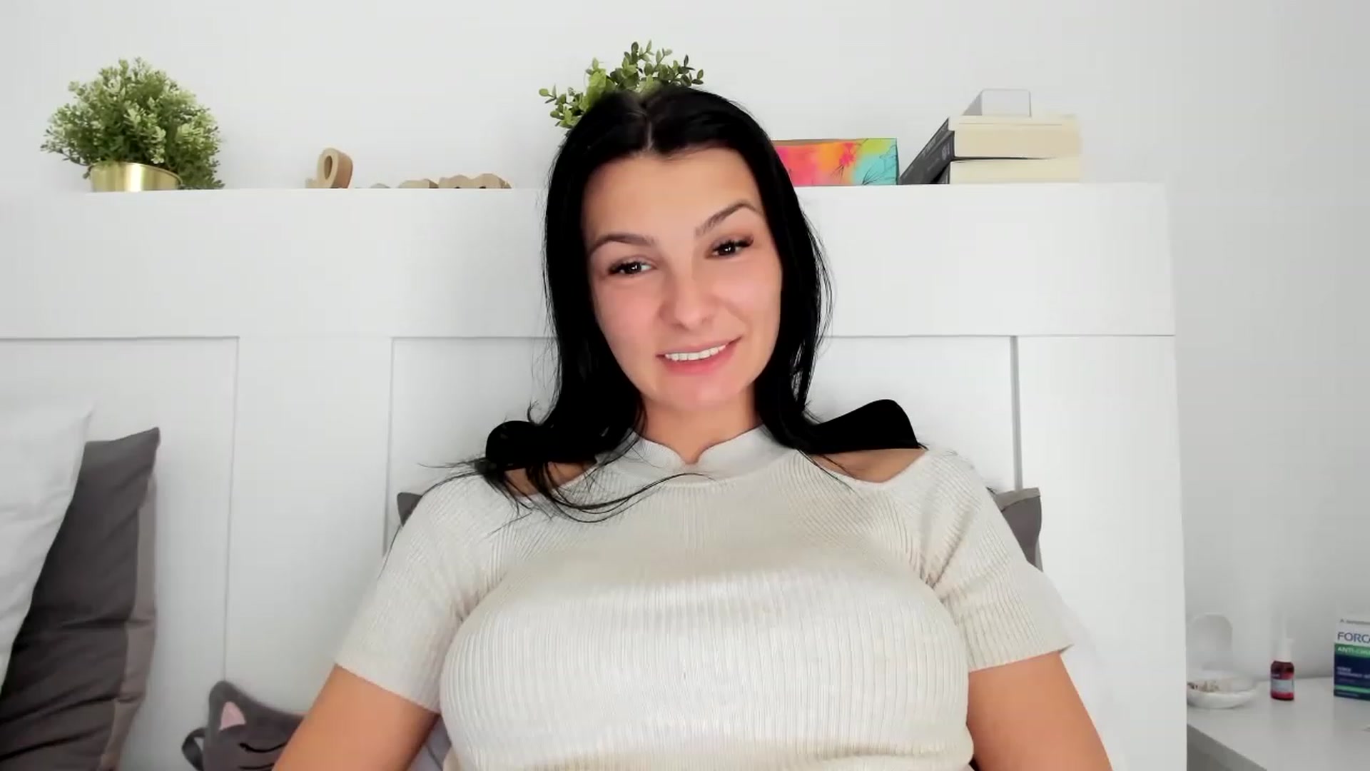 Gallery image thumbnail from HeraWild's myfreecams stream on, 05/18/2023, 12:25 image 5 of 20