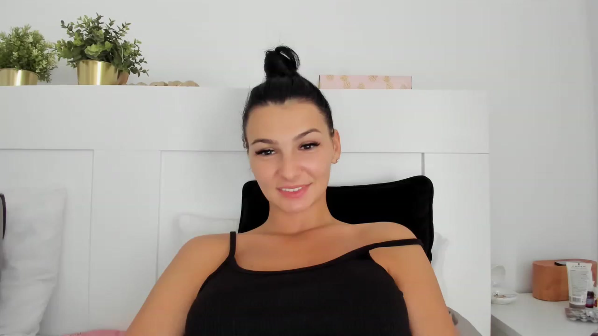 Gallery image thumbnail from HeraWild's myfreecams stream on, 06/27/2023, 12:58 image 10 of 20