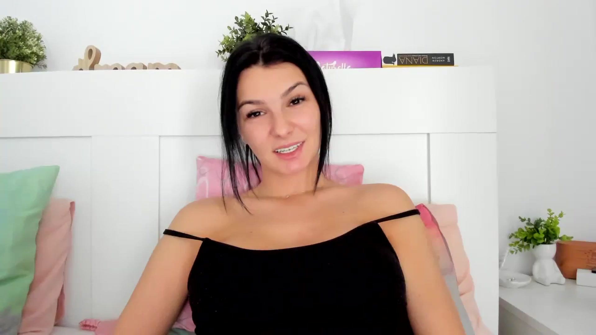 Gallery image thumbnail from HeraWild's myfreecams stream on, 10/10/2023, 12:26 image 9 of 20