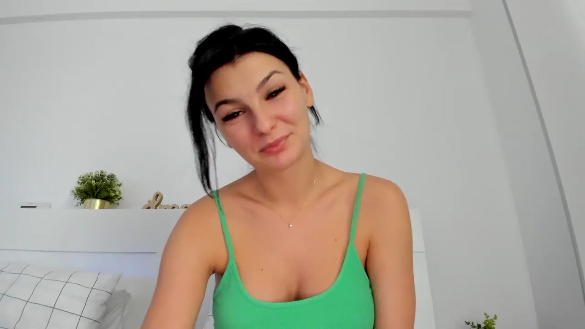 Gallery image thumbnail from HeraWild's myfreecams stream on, 10/19/2023, 12:28 image 6 of 20