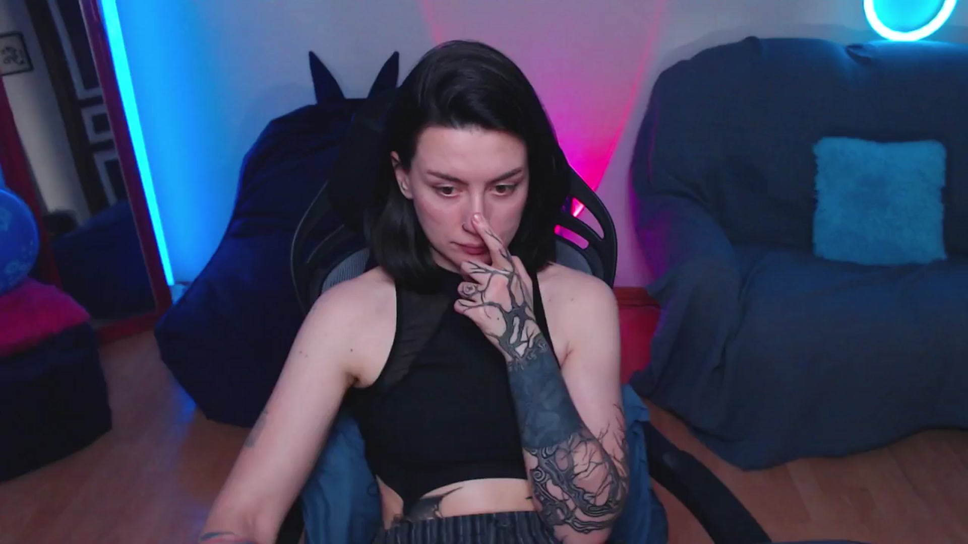 Gallery image thumbnail from HeyAriel's myfreecams stream on, 01/06/2025, 08:40 image 16 of 20