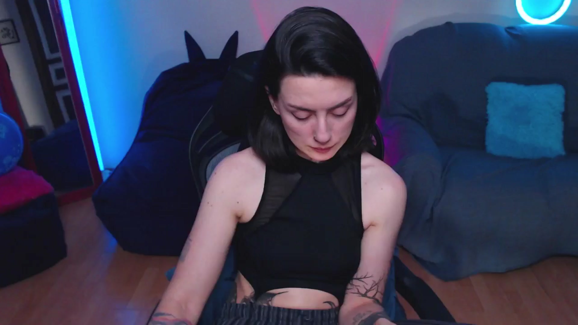 Gallery image thumbnail from HeyAriel's myfreecams stream on, 01/06/2025, 08:40 image 15 of 20