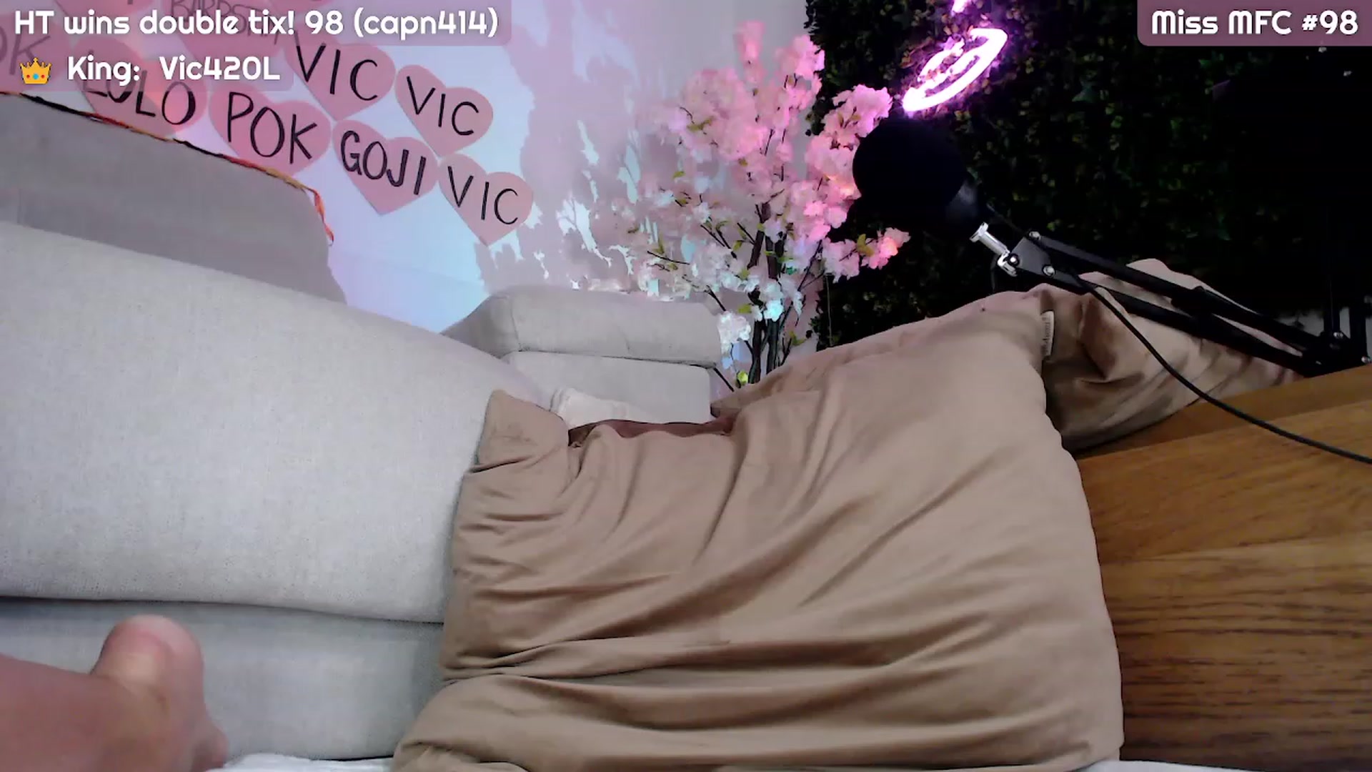 Gallery image thumbnail from HeyBB's myfreecams stream on, 10/15/2023, 04:49 image 4 of 20