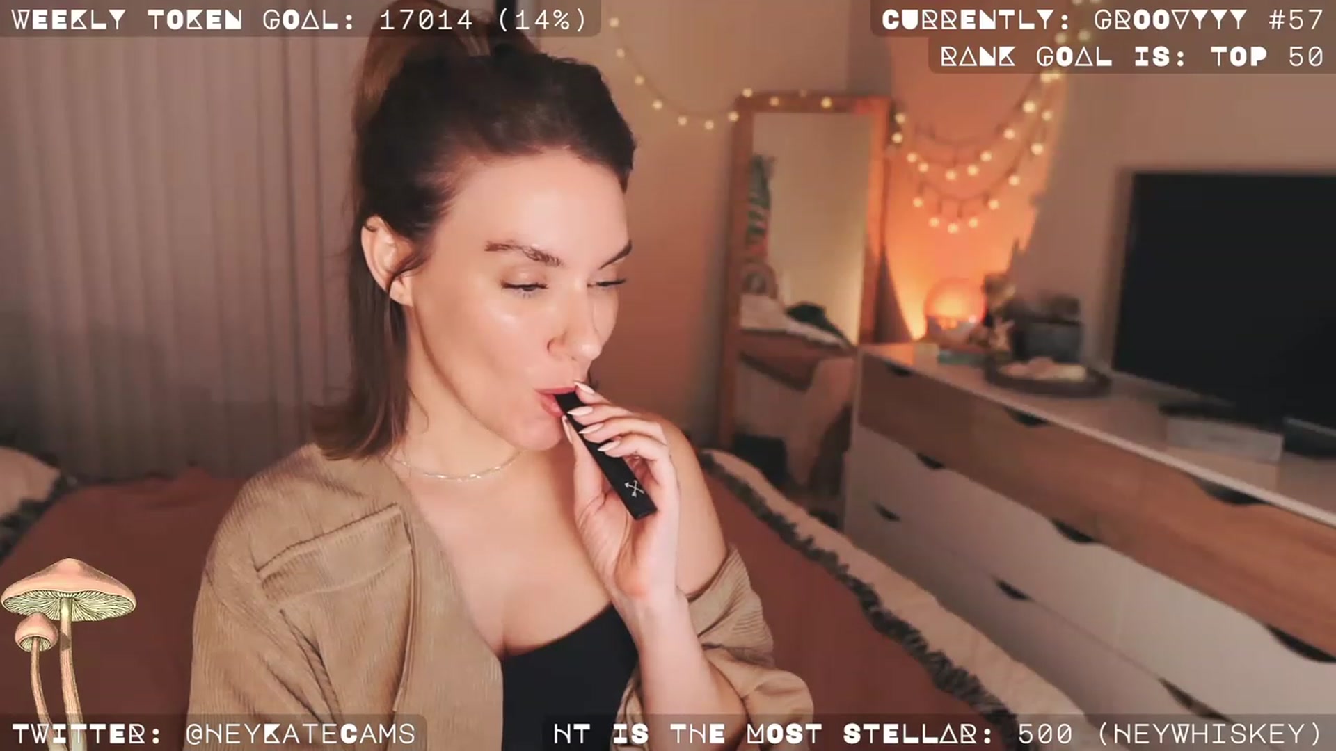 Gallery image thumbnail from HeyKate's myfreecams stream on, 12/11/2022, 08:14 image 14 of 20