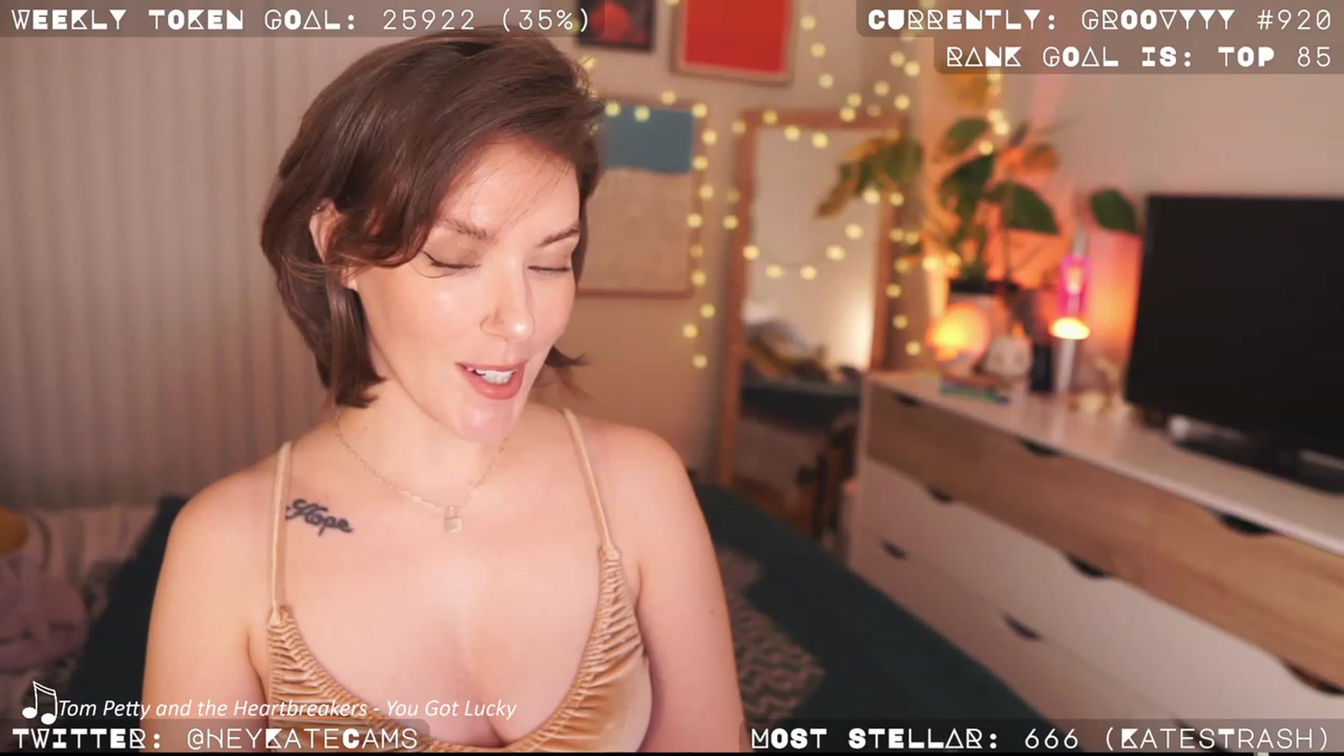 Gallery image thumbnail from HeyKate's myfreecams stream on, 04/08/2023, 05:14 image 6 of 20