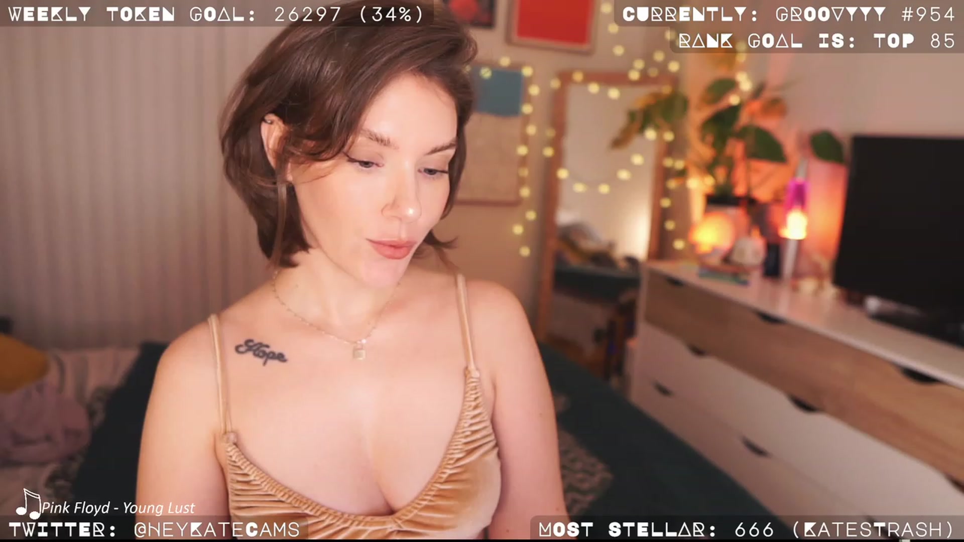 Gallery image thumbnail from HeyKate's myfreecams stream on, 04/08/2023, 05:14 image 3 of 20