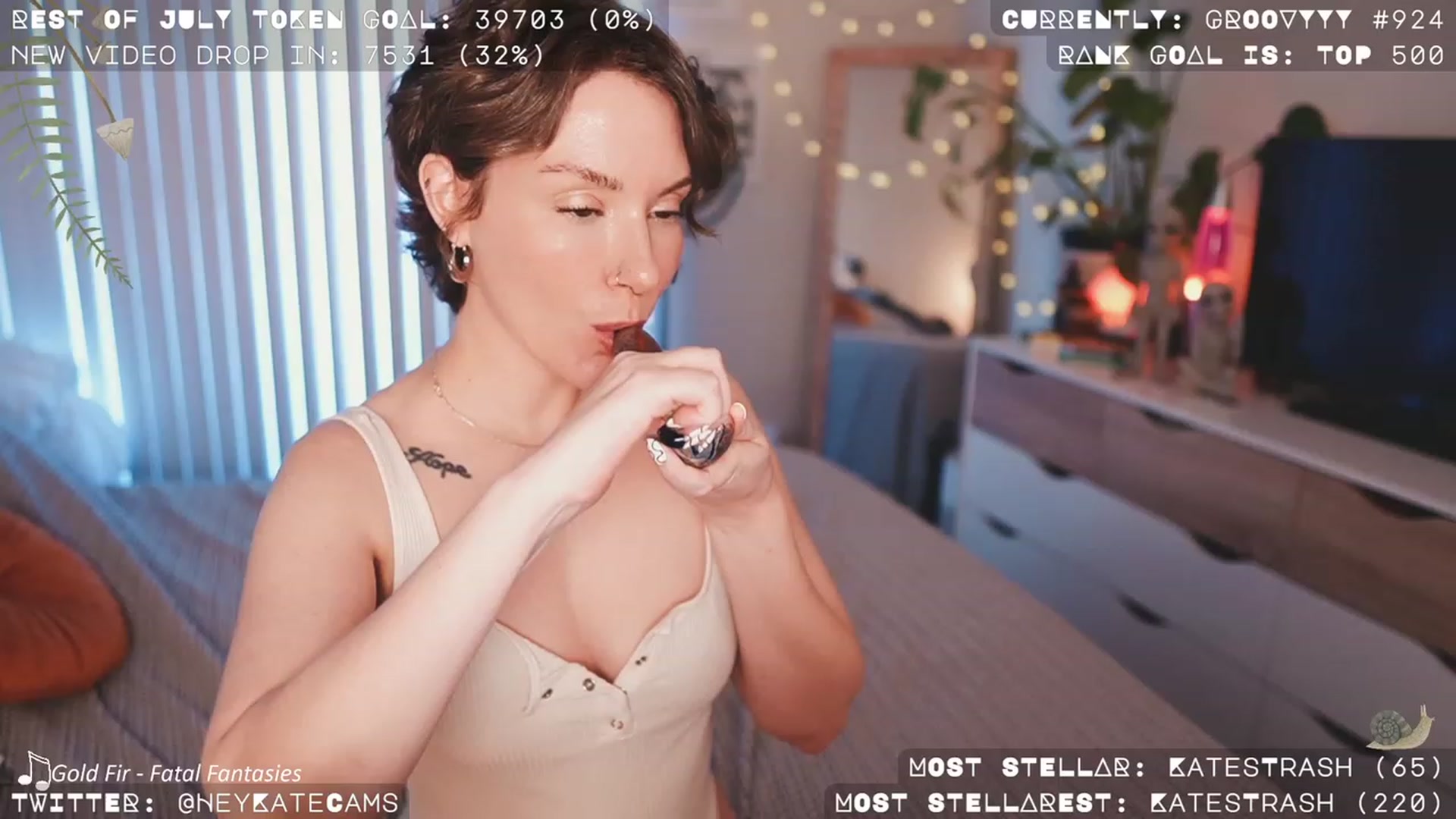 Gallery image thumbnail from HeyKate's myfreecams stream on, 08/22/2023, 02:25 image 6 of 20