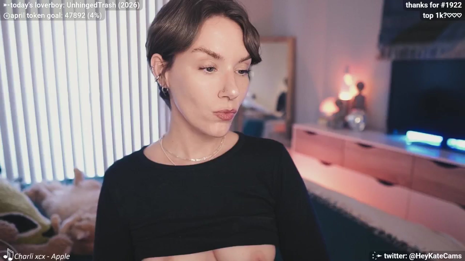 Gallery image thumbnail from HeyKate's myfreecams stream on, 04/04/2025, 01:35 image 12 of 20