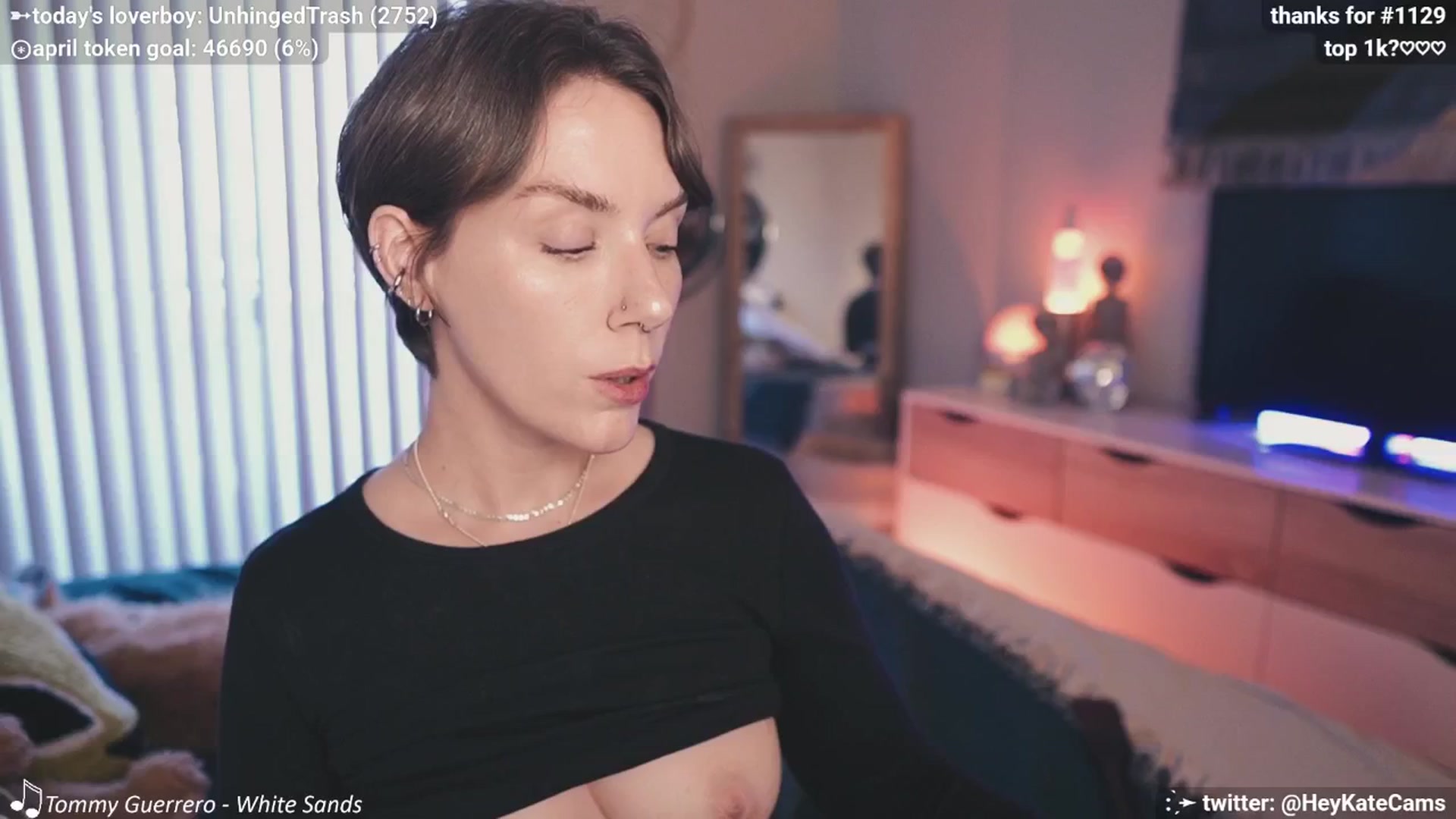 Gallery image thumbnail from HeyKate's myfreecams stream on, 04/04/2025, 02:08 image 10 of 20