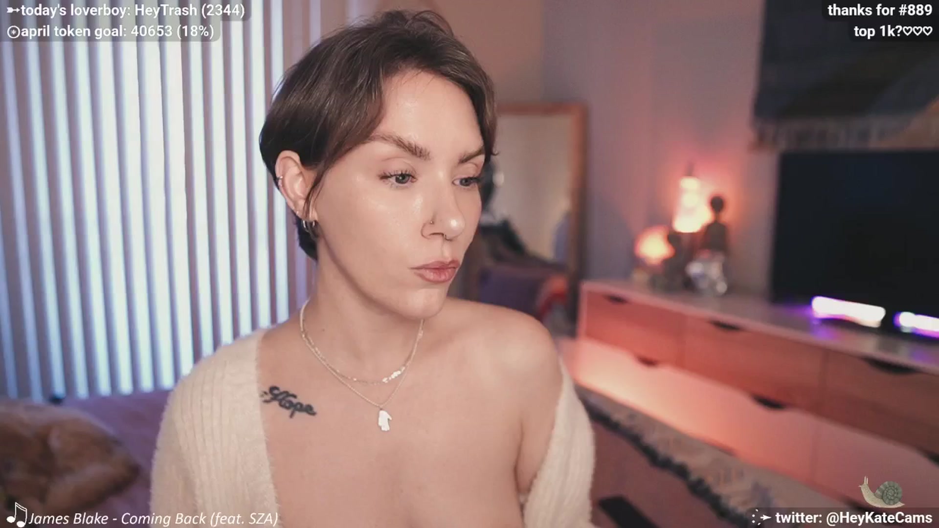 Gallery image thumbnail from HeyKate's myfreecams stream on, 04/06/2025, 02:04 image 16 of 20