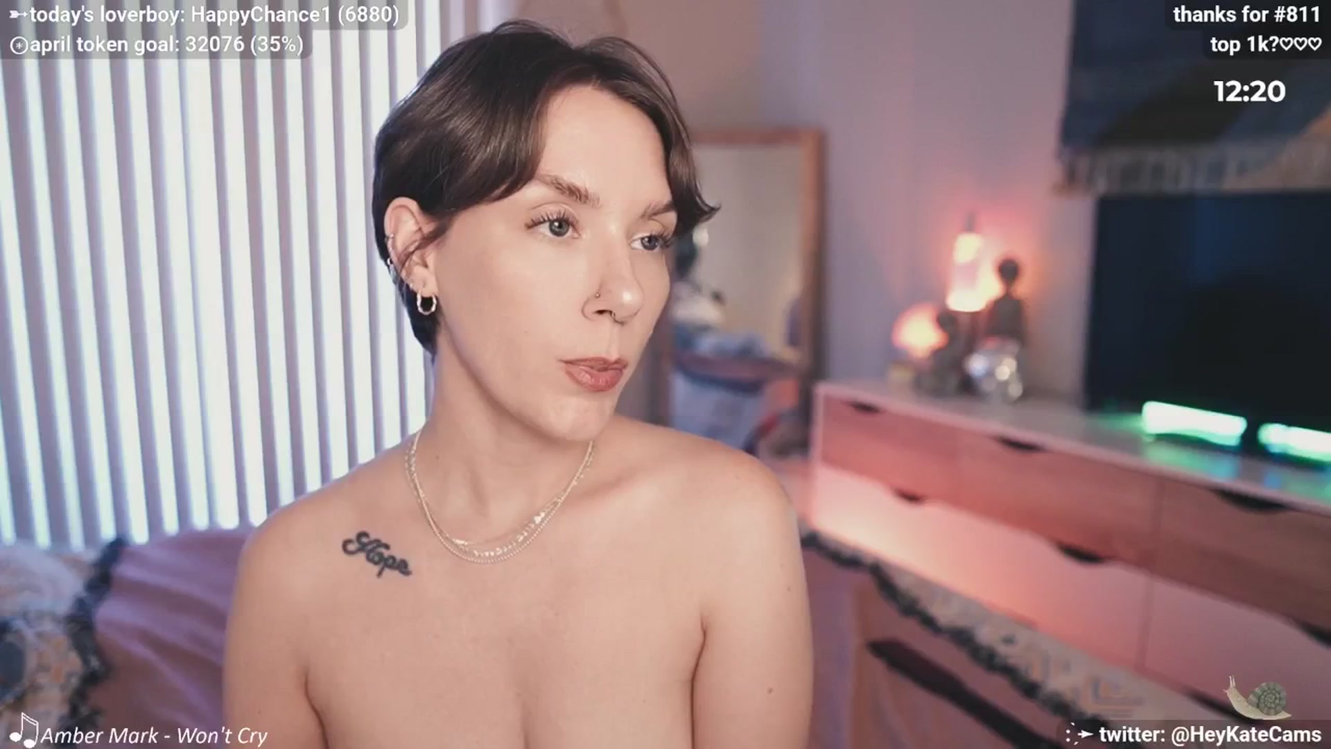 Gallery image thumbnail from HeyKate's myfreecams stream on, 04/10/2025, 24:51 image 16 of 20