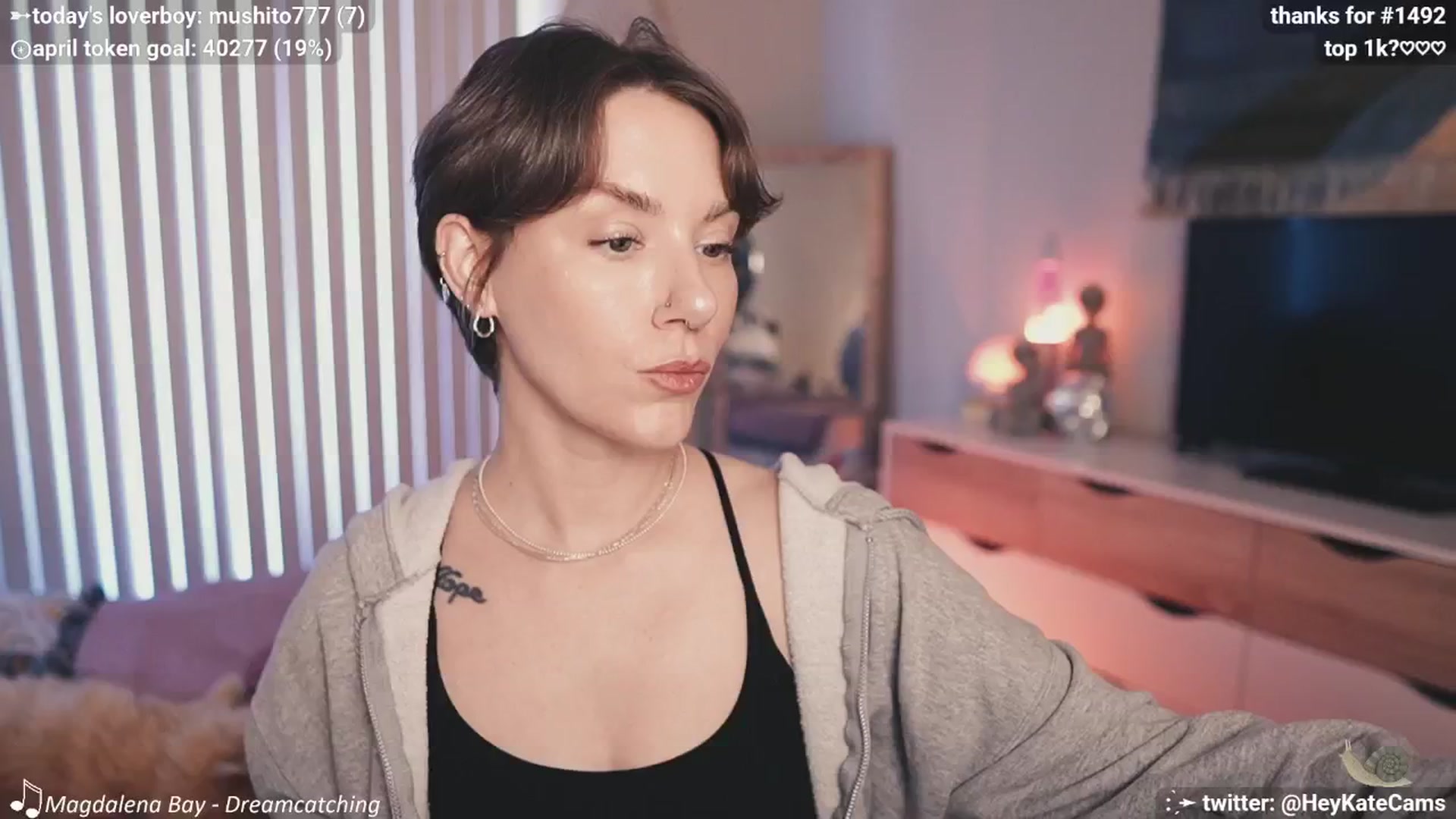 Gallery image thumbnail from HeyKate's myfreecams stream on, 04/10/2025, 24:53 image 4 of 20