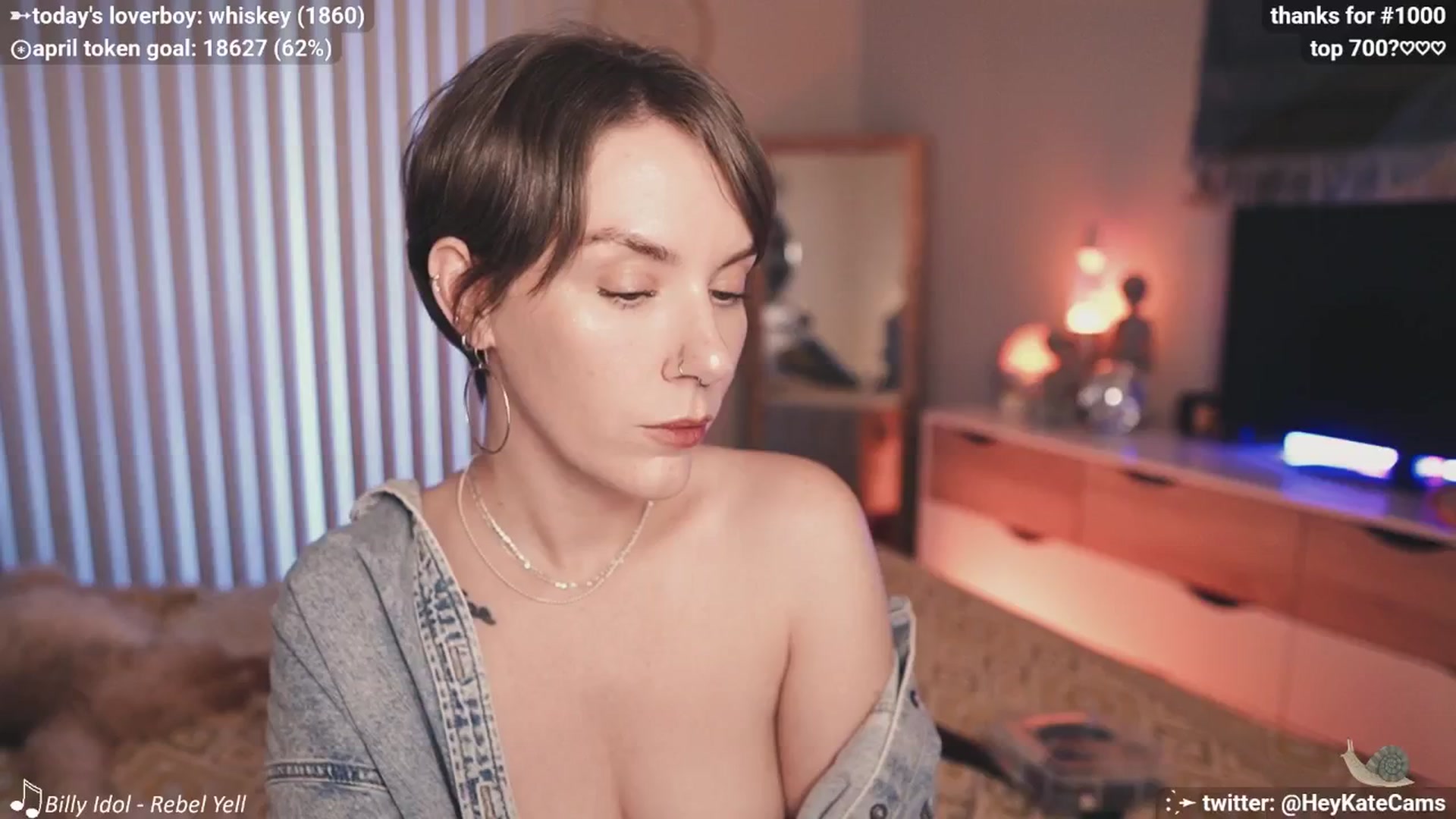 Gallery image thumbnail from HeyKate's myfreecams stream on, 04/19/2025, 02:55 image 13 of 20