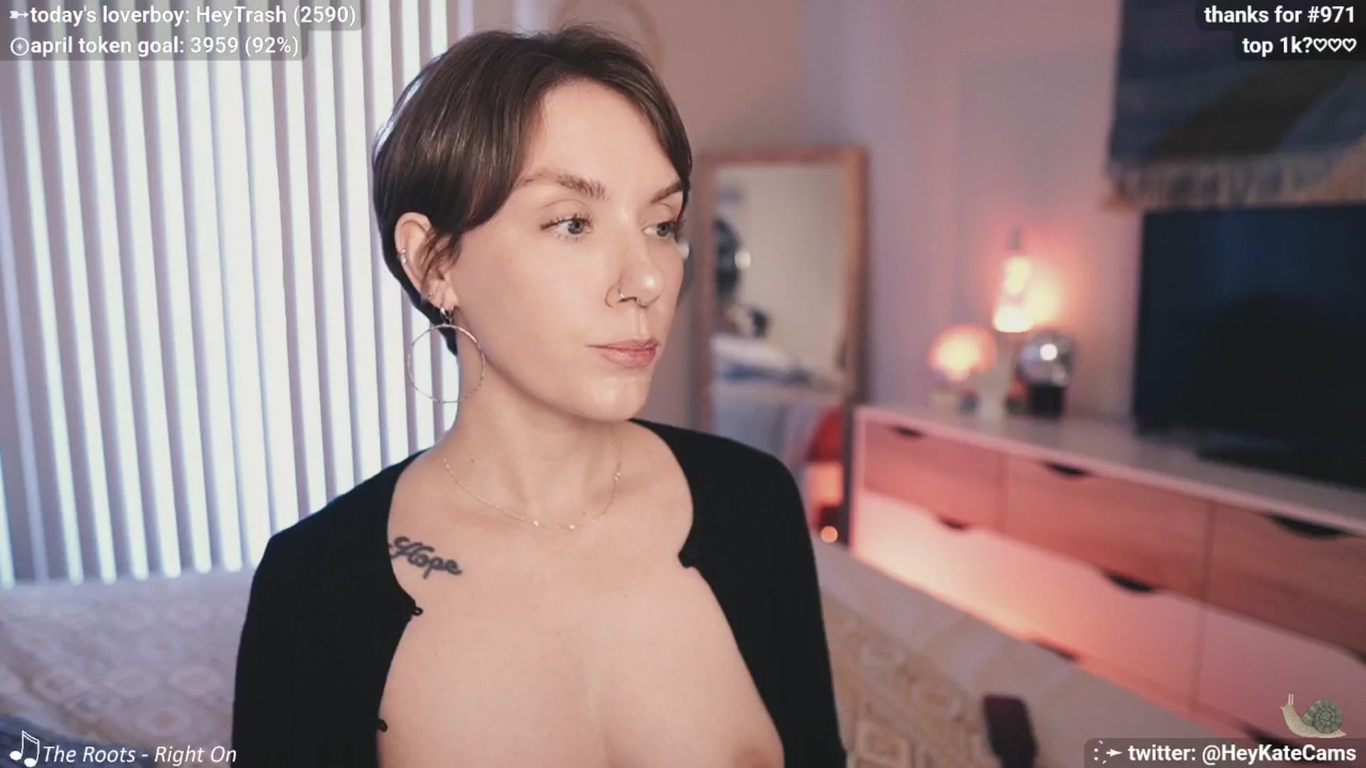 Gallery image thumbnail from HeyKate's myfreecams stream on, 05/01/2025, 02:13 image 11 of 20