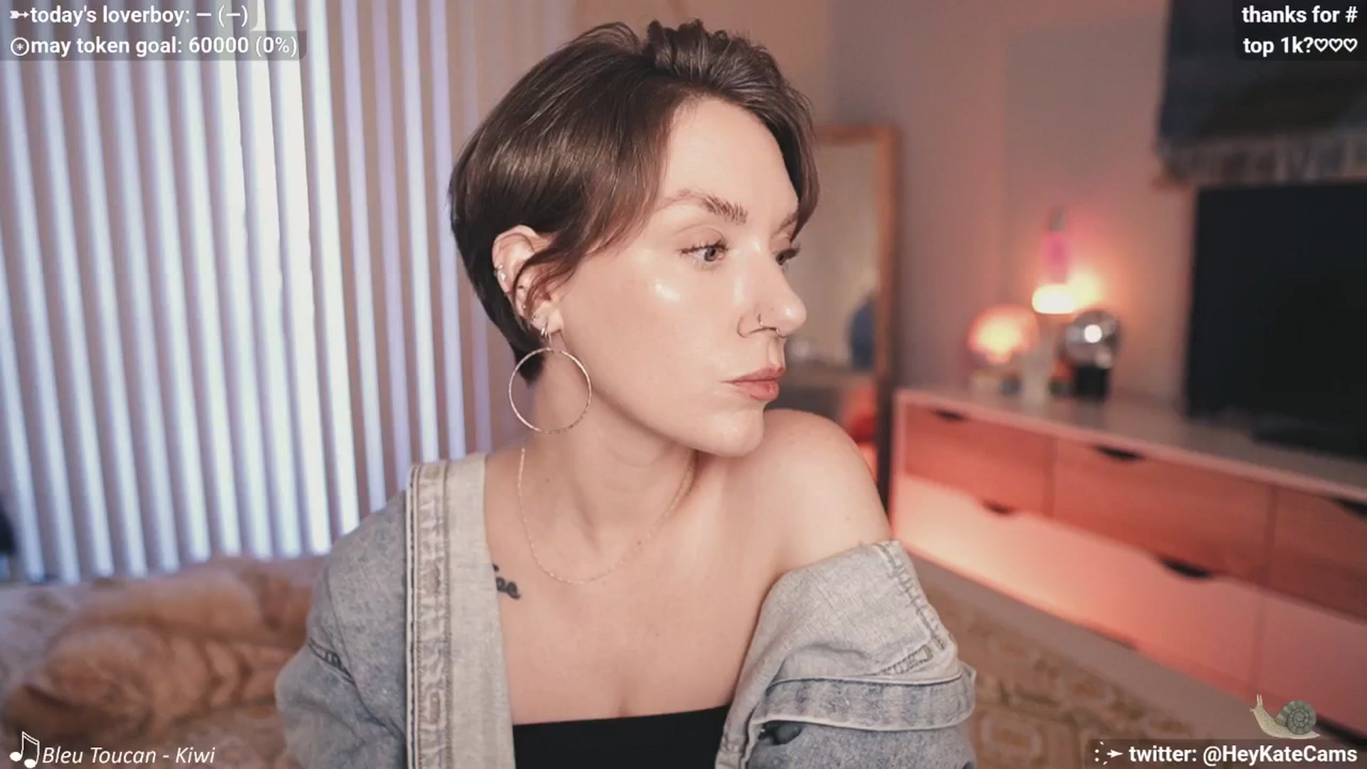 Gallery image thumbnail from HeyKate's myfreecams stream on, 05/02/2025, 02:00 image 18 of 20