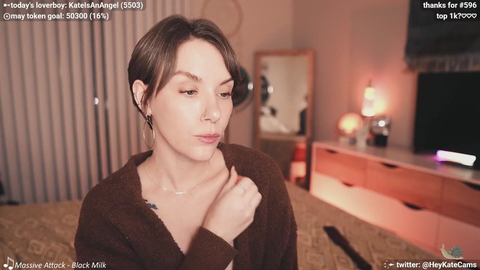 Gallery image thumbnail from HeyKate's myfreecams stream on, 05/04/2025, 03:26 image 19 of 20