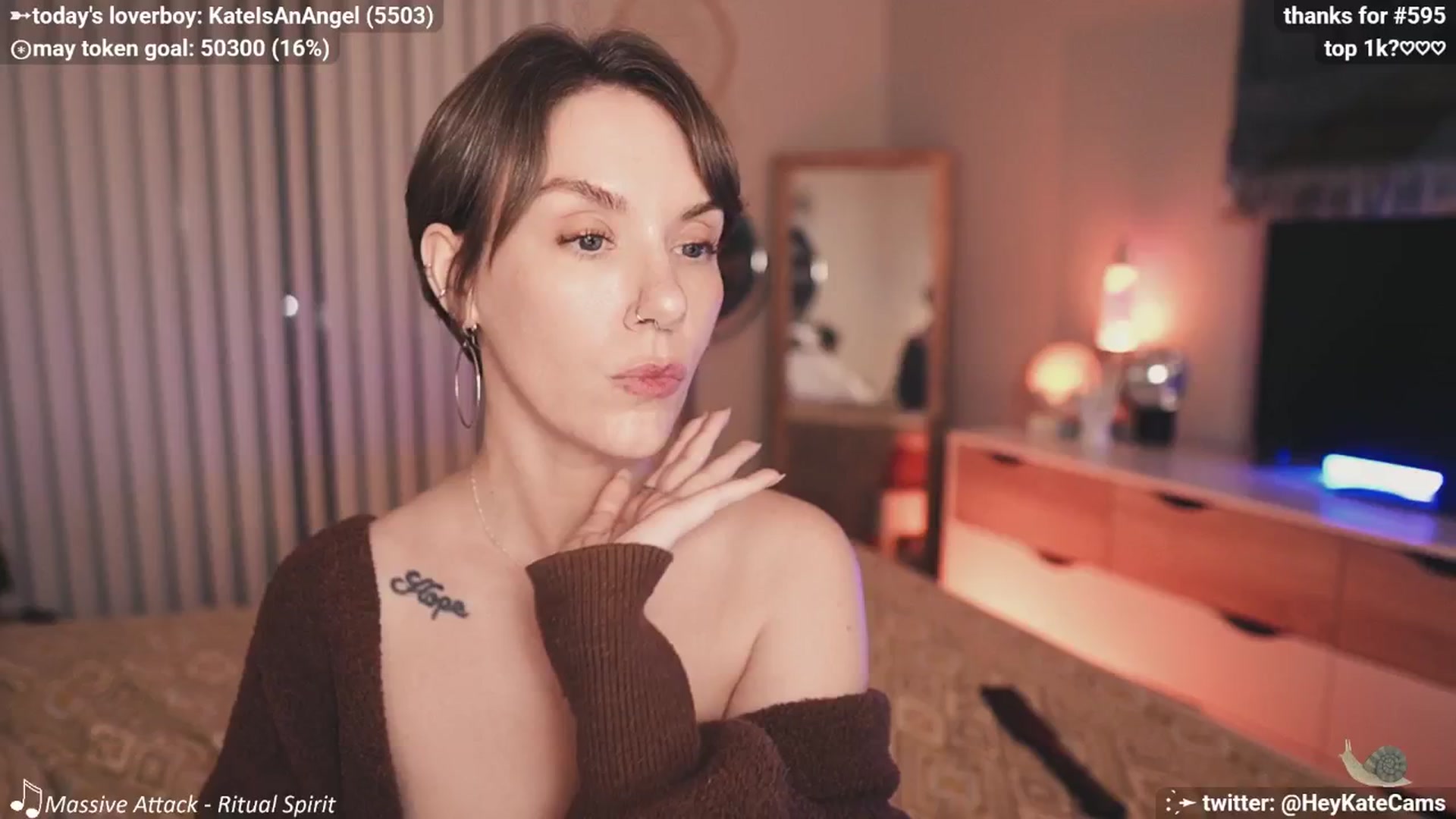 Gallery image thumbnail from HeyKate's myfreecams stream on, 05/04/2025, 03:26 image 15 of 20