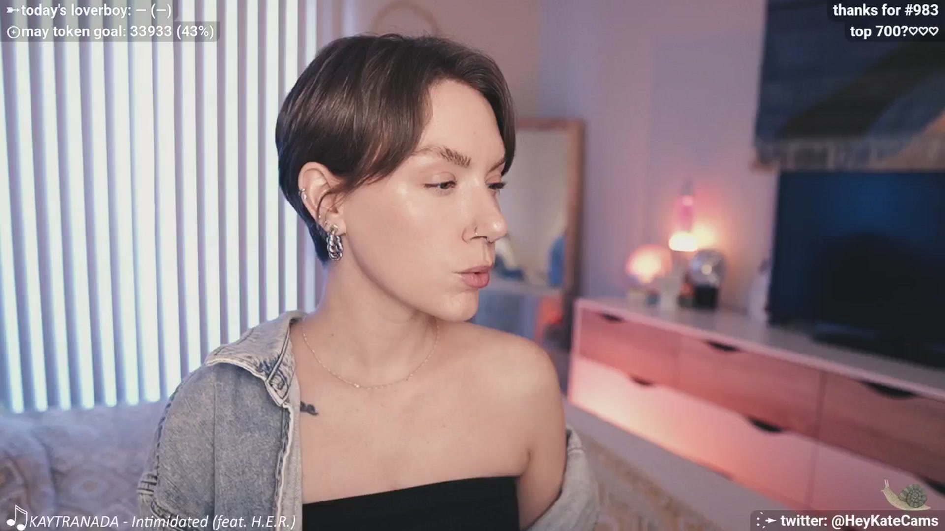 Gallery image thumbnail from HeyKate's myfreecams stream on, 05/15/2025, 24:00 image 19 of 20