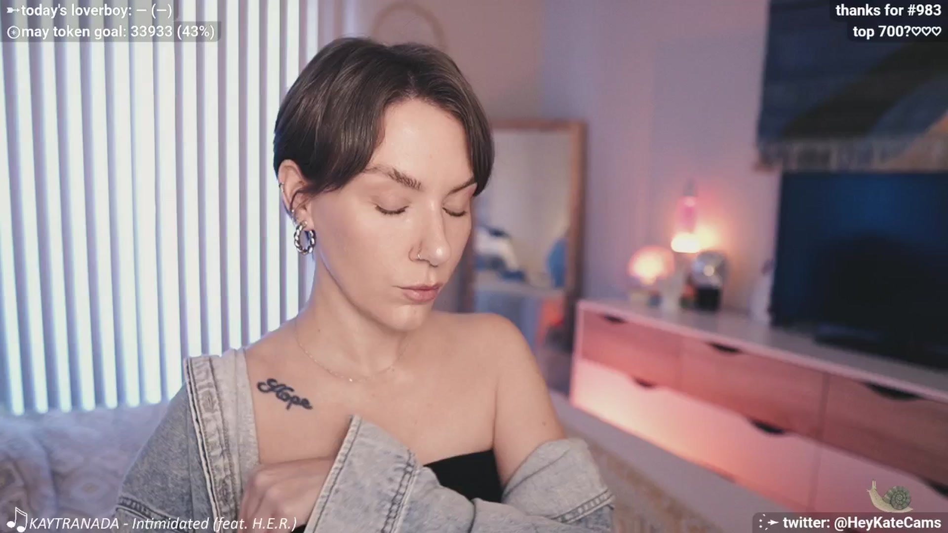 Gallery image thumbnail from HeyKate's myfreecams stream on, 05/15/2025, 24:00 image 18 of 20