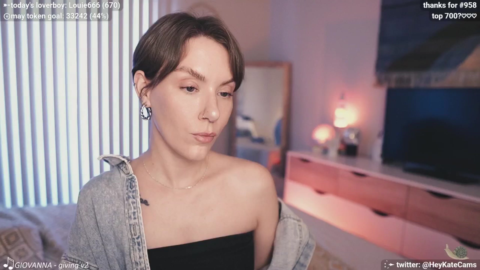 Gallery image thumbnail from HeyKate's myfreecams stream on, 05/15/2025, 24:51 image 16 of 20