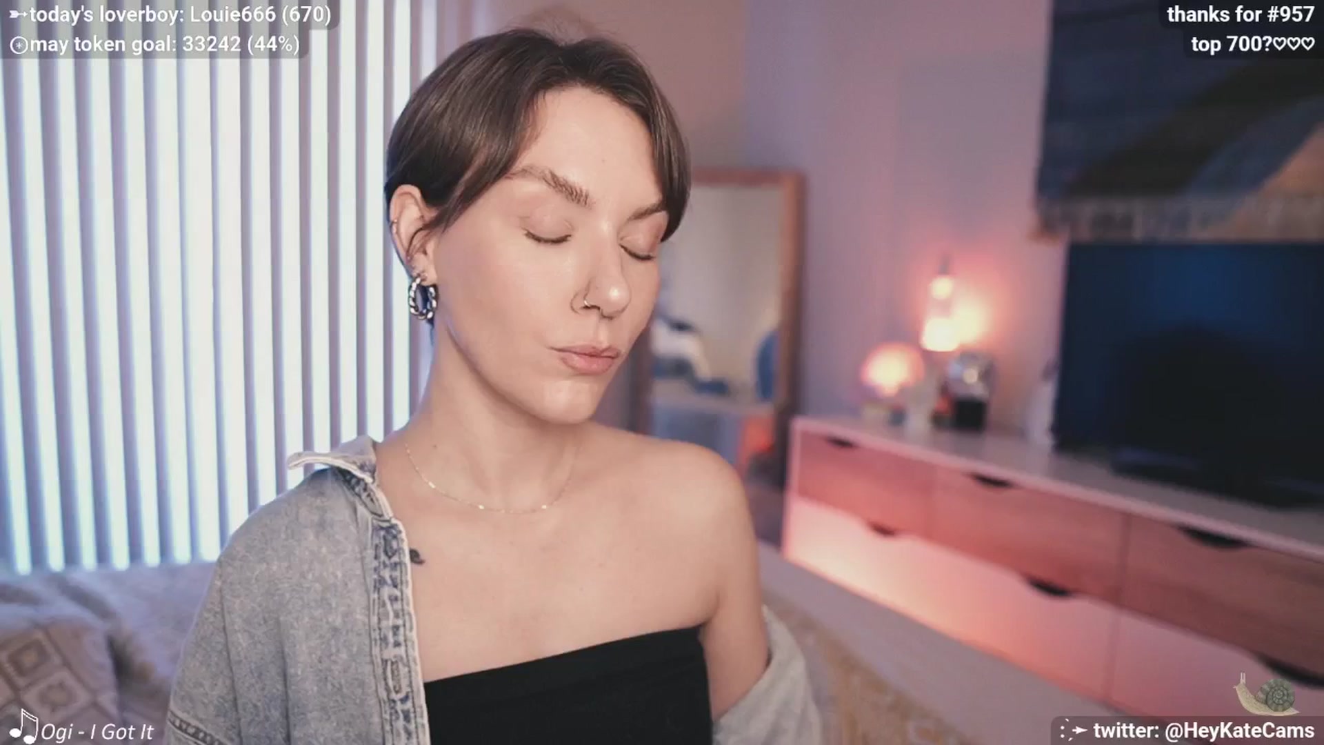 Gallery image thumbnail from HeyKate's myfreecams stream on, 05/15/2025, 24:51 image 15 of 20
