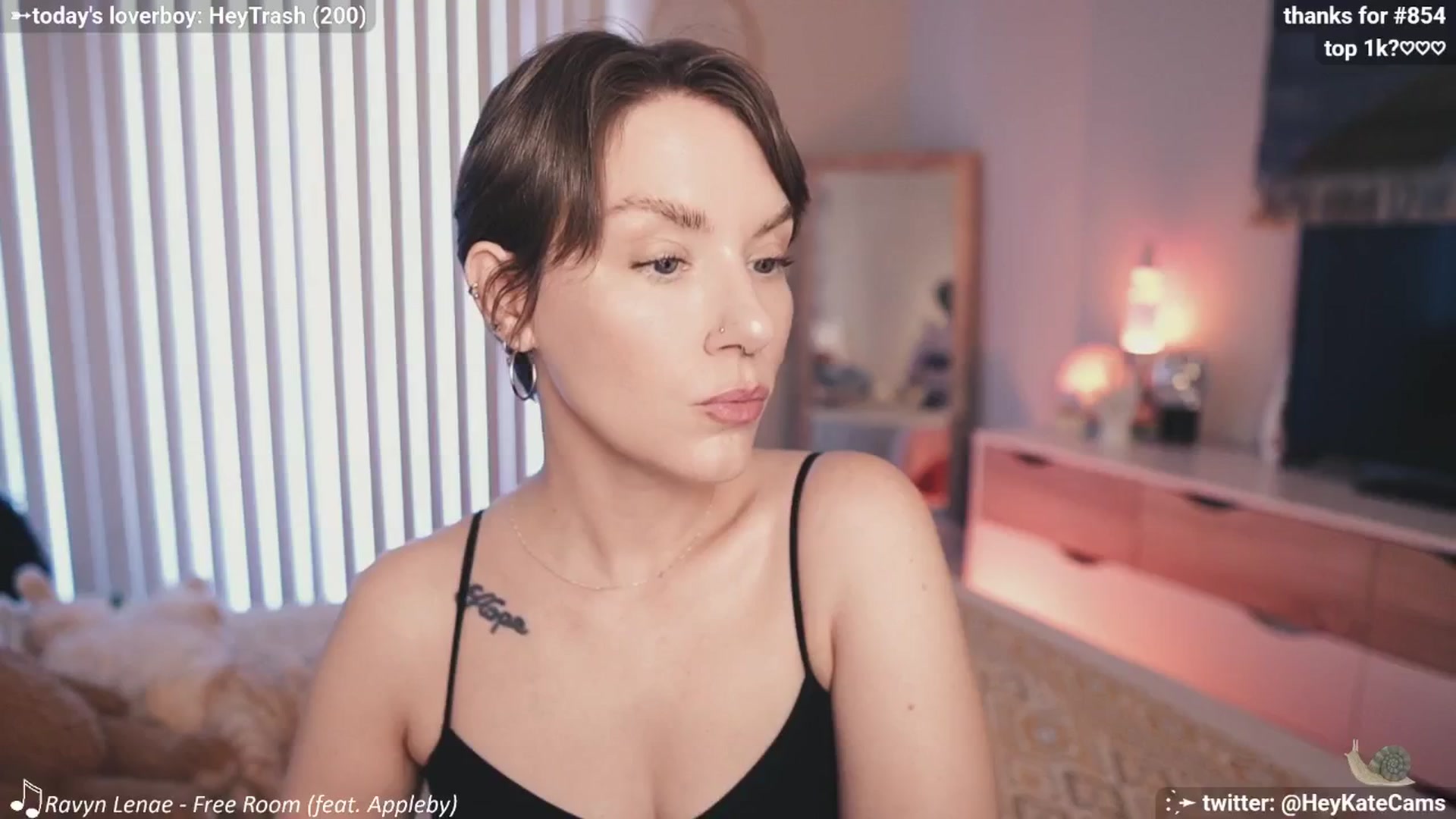 Gallery image thumbnail from HeyKate's myfreecams stream on, 06/01/2025, 01:59 image 1 of 20